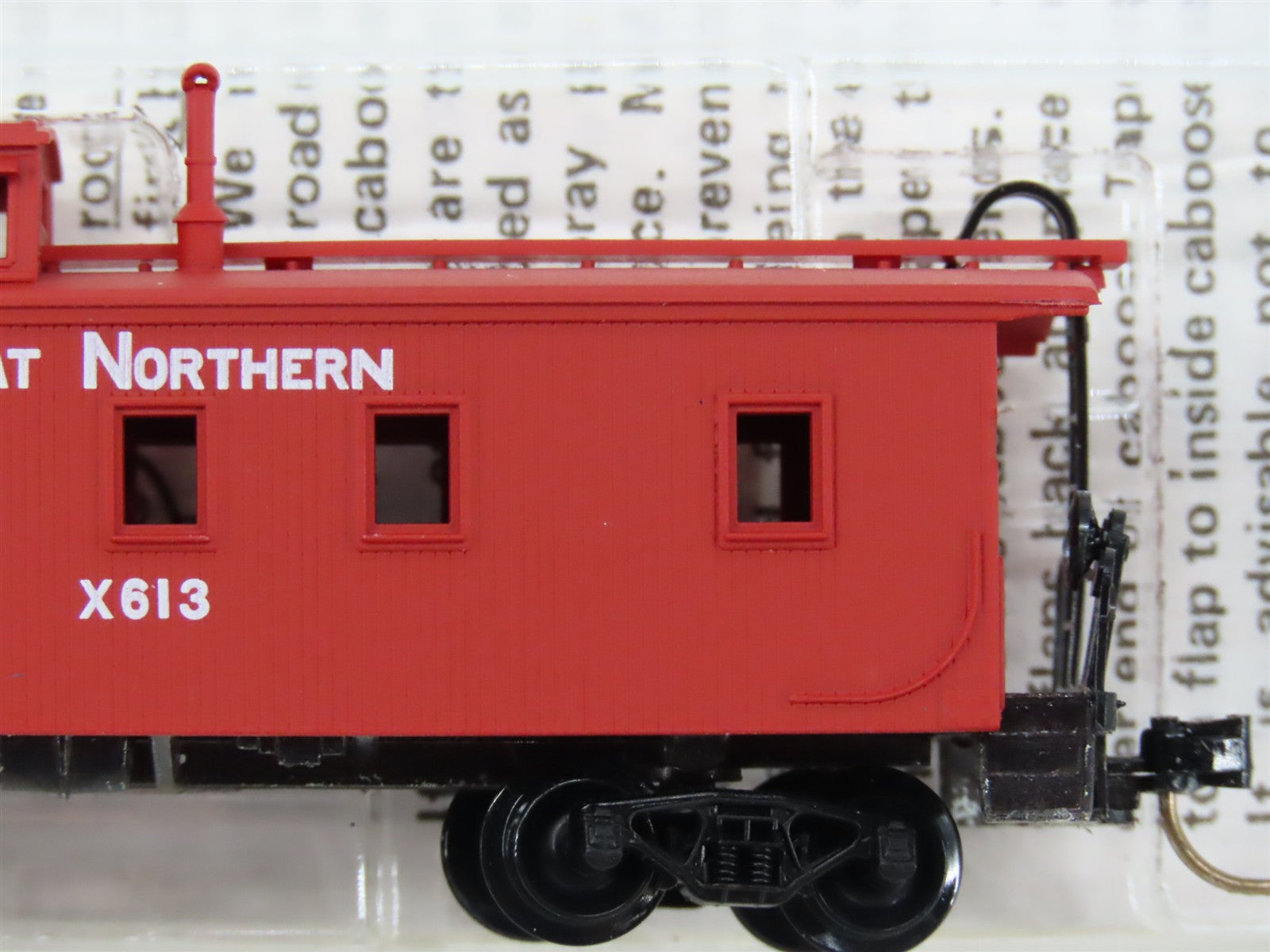 N Scale Micro-Trains MTL 50090 Great Northern 34' Wood-Sheathed Caboose X613 RTR