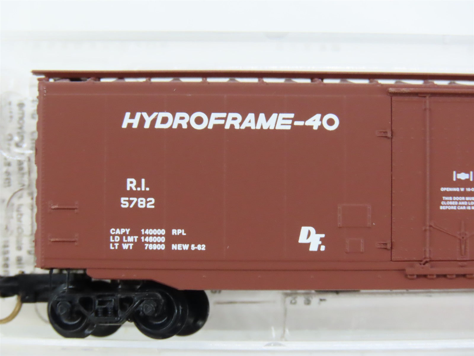 N Scale Micro-Trains MTL 32290 R.I. Rock Island 50' Plug Door Box Car 5782 RTR
