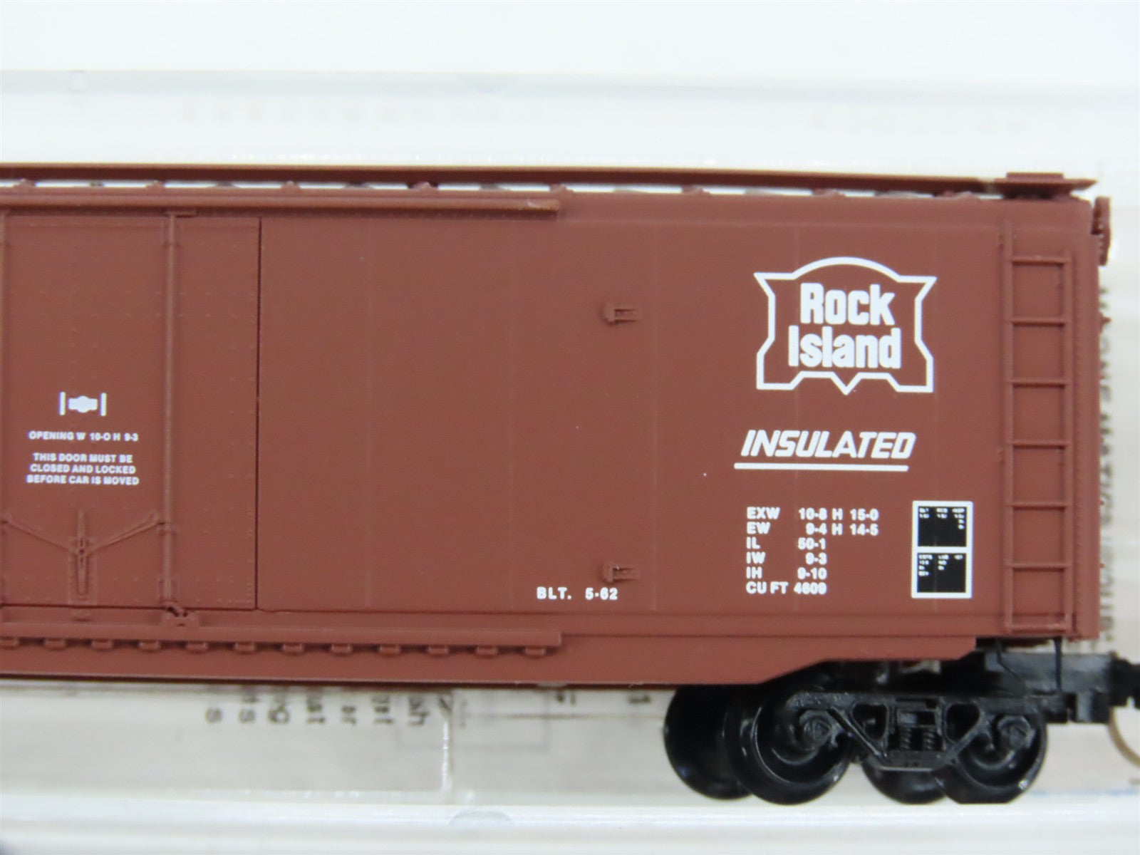 N Scale Micro-Trains MTL 32290 R.I. Rock Island 50' Plug Door Box Car 5782 RTR