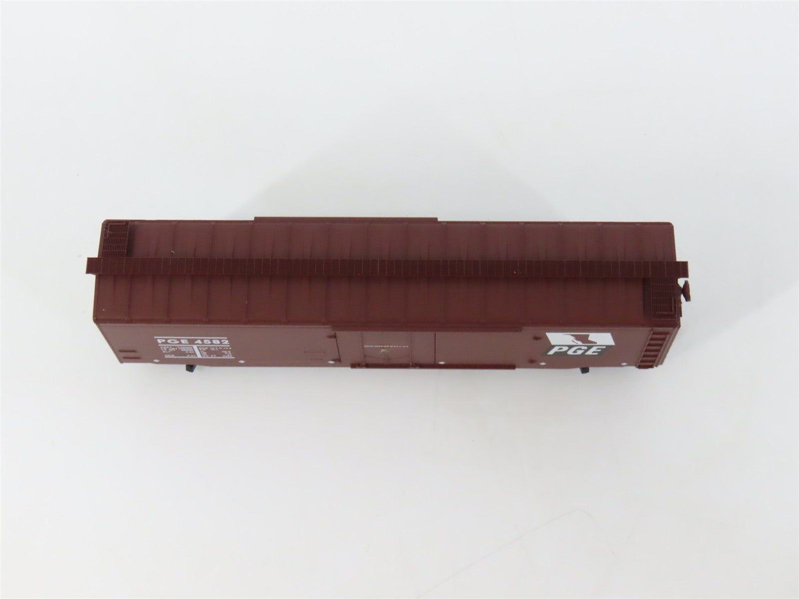 N Scale Micro-Trains MTL 32260 PGE Pacific Great Eastern 50' Box Car 4582 RTR