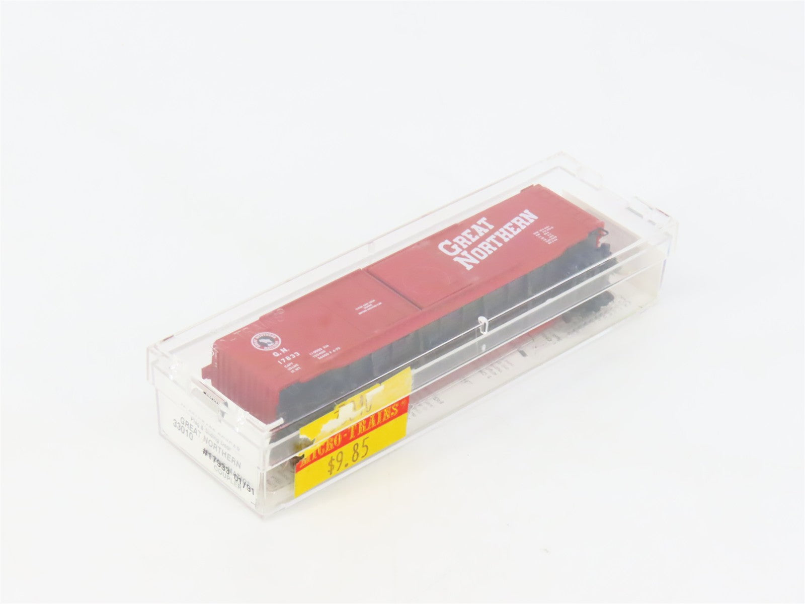 N Scale Micro-Trains MTL 33010 GN Great Northern 50' Box Car 17833 RTR