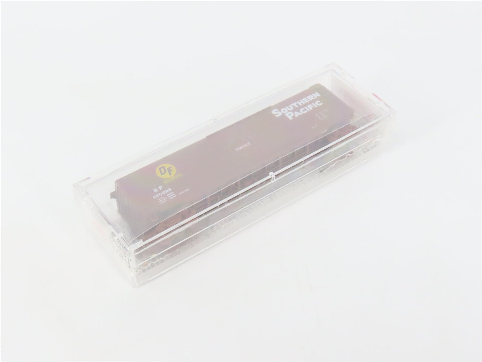 N Scale Micro-Trains MTL 32380 SP Southern Pacific 50' Plug Door Box Car RTR