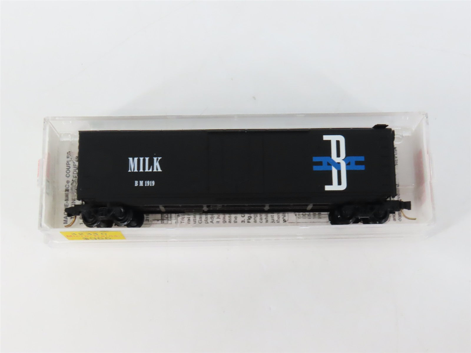 N Scale Micro-Trains MTL 32330 BM Boston & Maine 50' Plug Door Box Car 1919 RTR