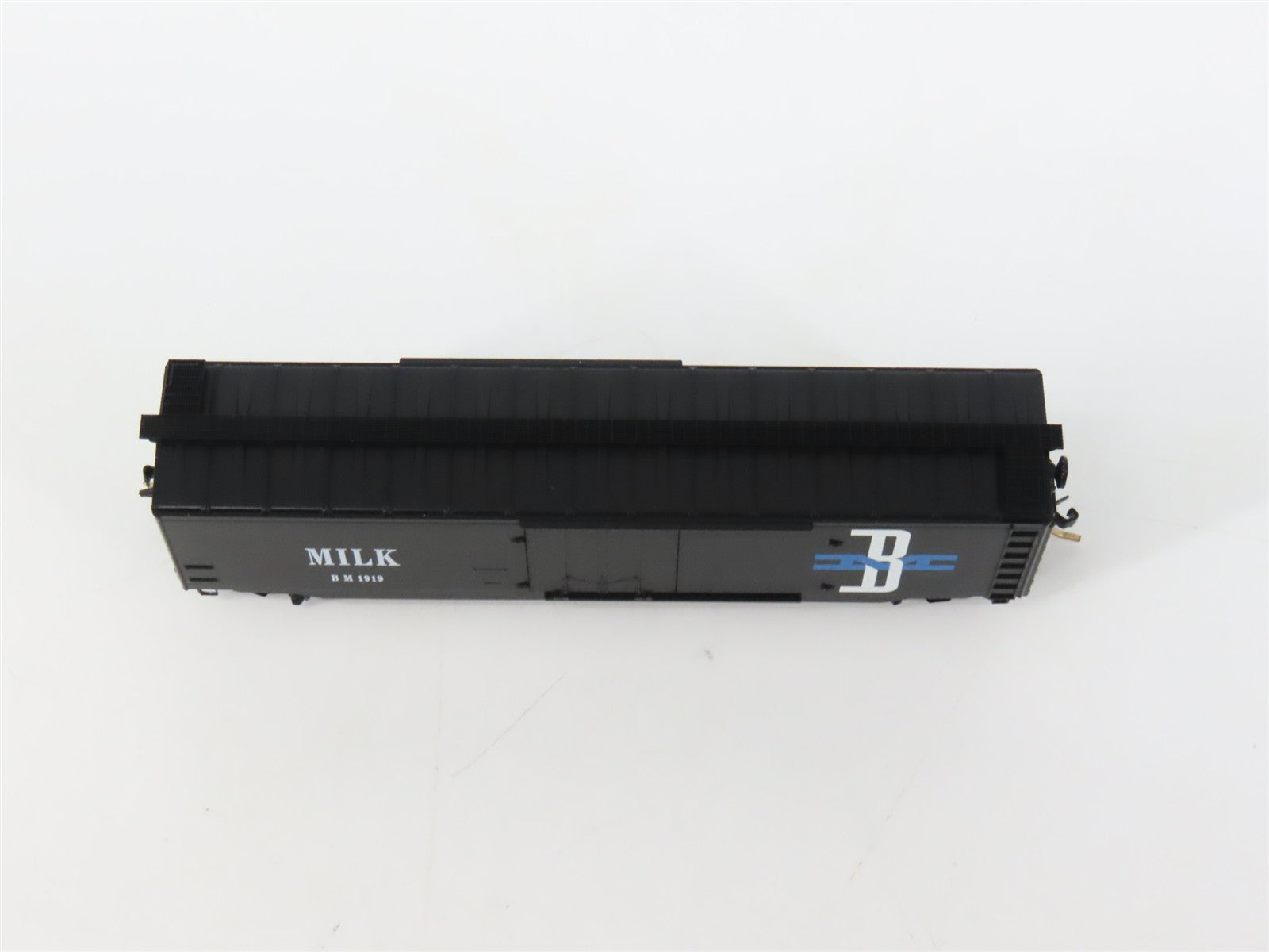 N Scale Micro-Trains MTL 32330 BM Boston & Maine 50' Plug Door Box Car 1919 RTR
