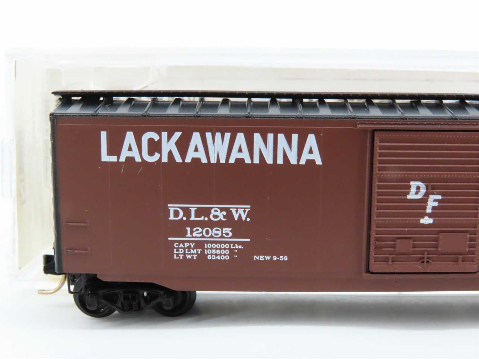 N Scale Micro-Trains MTL 31230 DL&W Delaware, Lackawanna & Western Box Car 12085