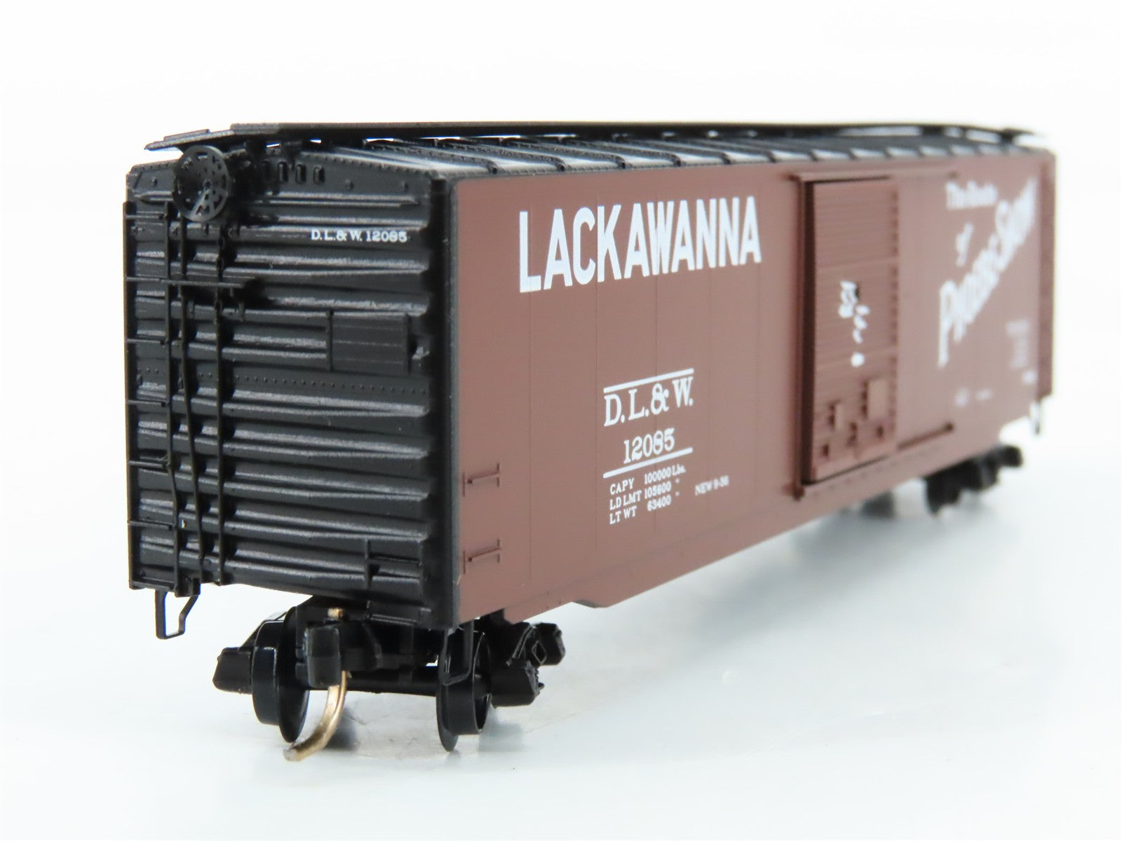 N Scale Micro-Trains MTL 31230 DL&W Delaware, Lackawanna & Western Box Car 12085