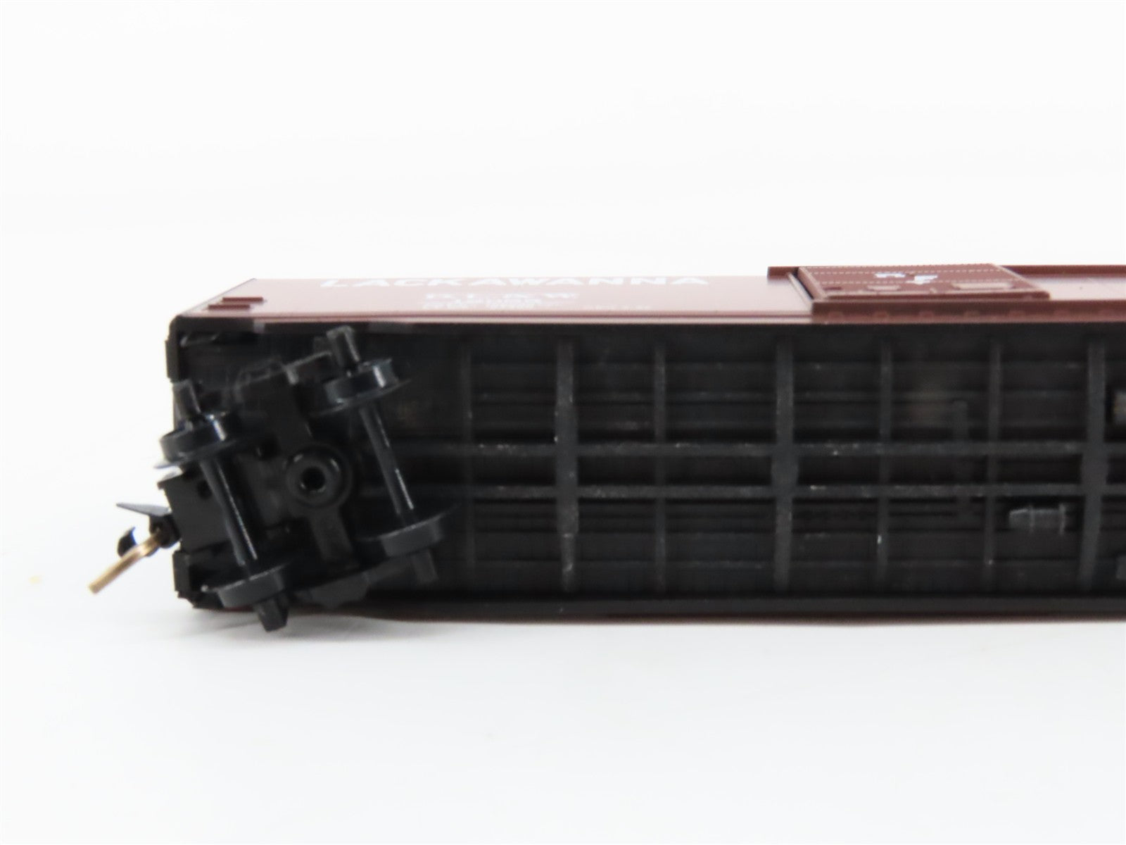 N Scale Micro-Trains MTL 31230 DL&W Delaware, Lackawanna & Western Box Car 12085