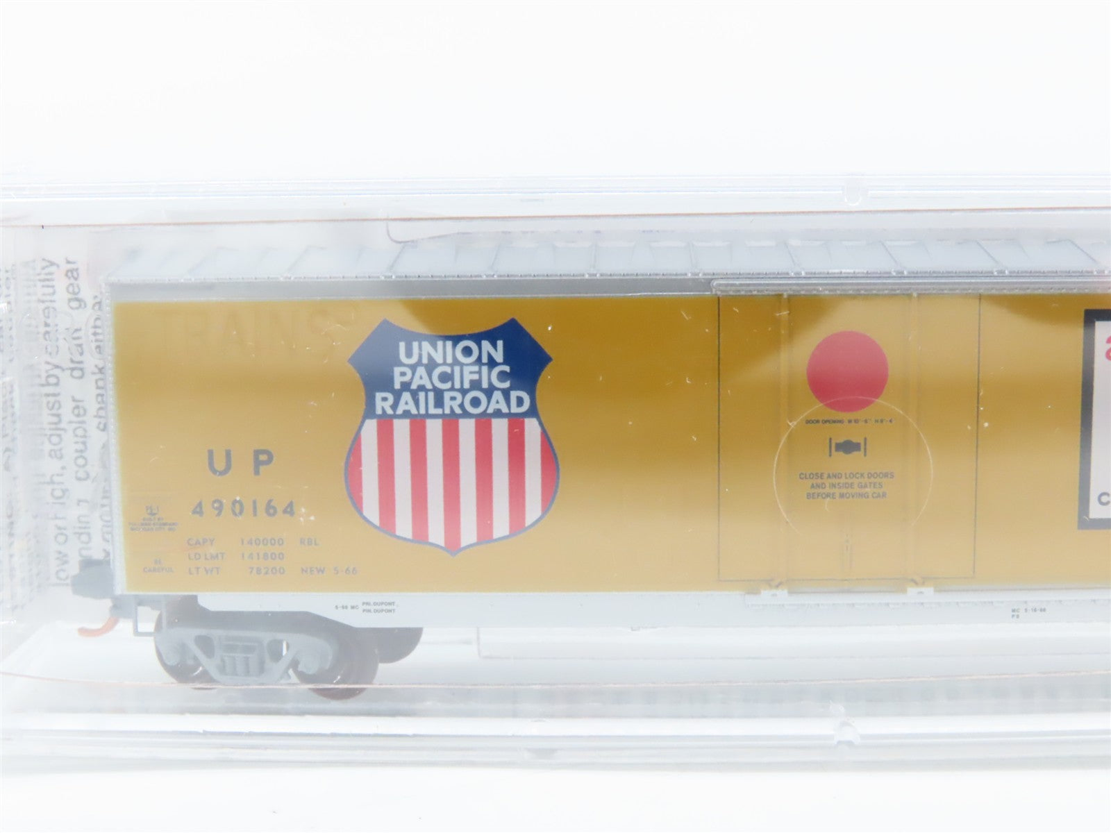 N Scale Micro-Trains MTL 38280 UP Union Pacific 50' Plug Door Box Car 490164