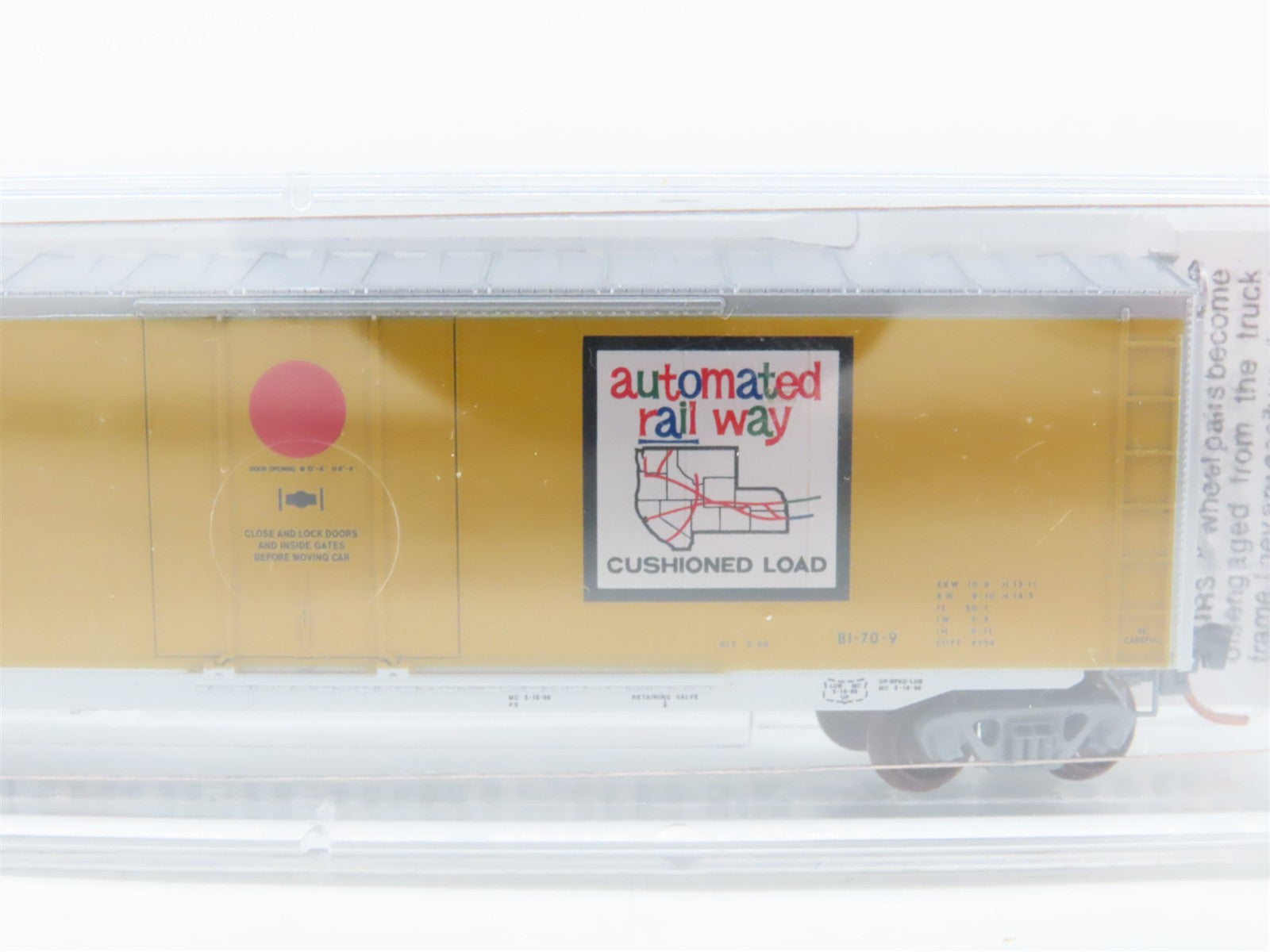 N Scale Micro-Trains MTL 38280 UP Union Pacific 50' Plug Door Box Car 490164