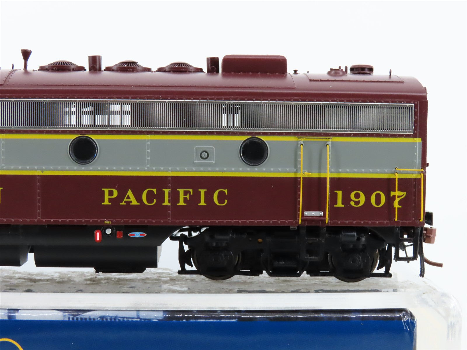 HO Scale Rapido 223004 CP Canadian Pacific F9B Diesel Locomotive #1907 wDCC