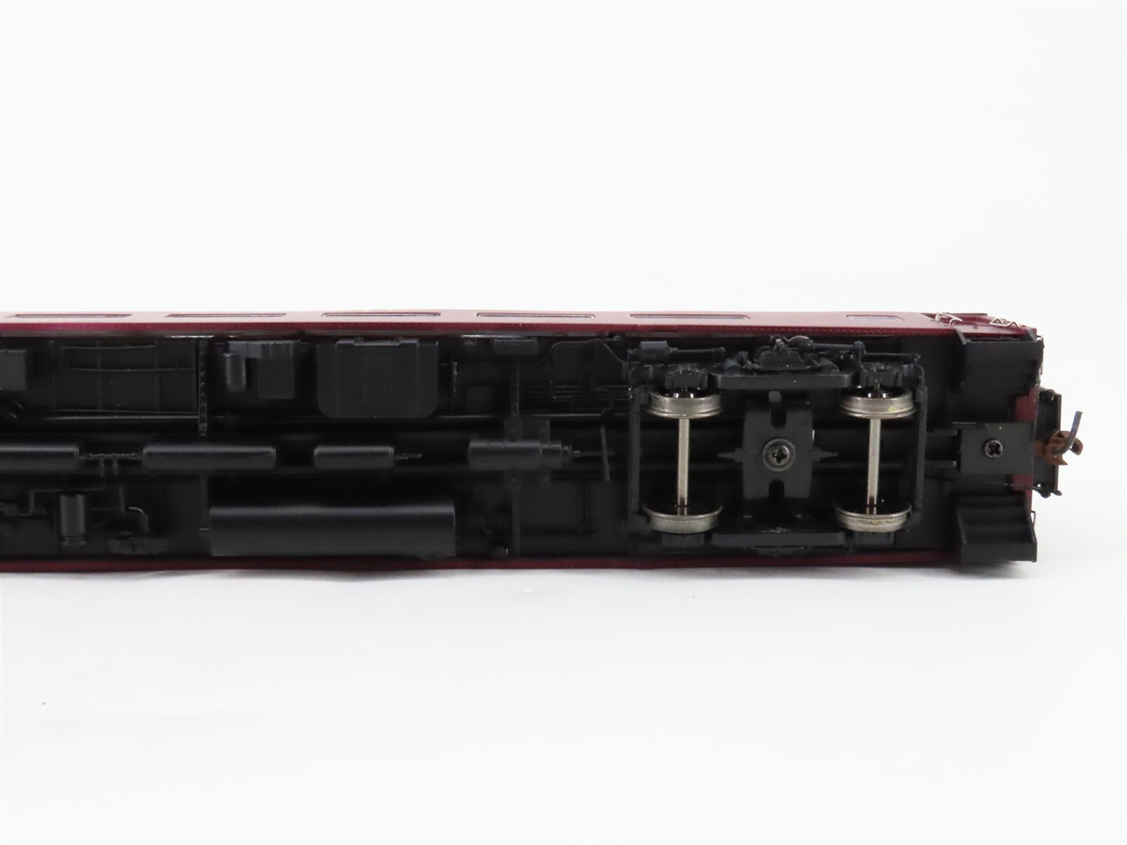 HO Scale Rapido 100092 CP Canadian Pacific Lightweight Coach Passenger Car #2245