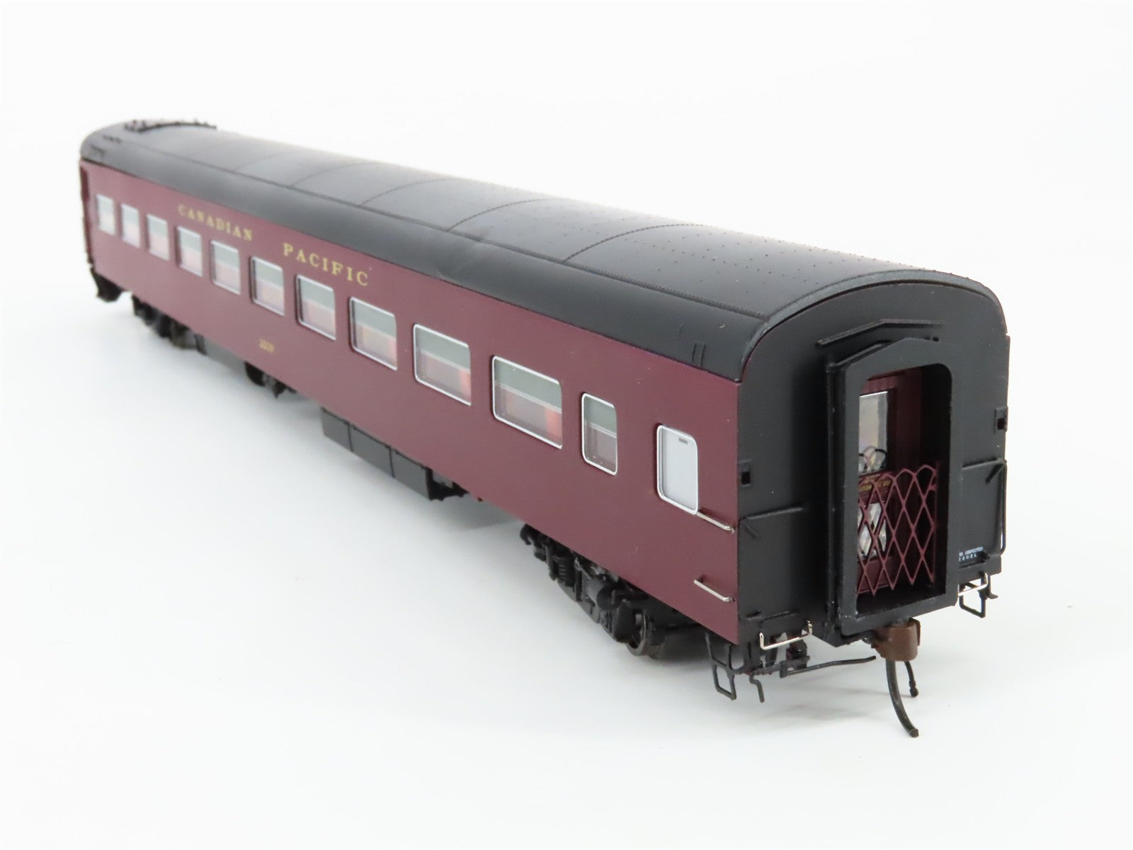 HO Scale Rapido 100091 CP Canadian Pacific Coach Passenger Car #2239