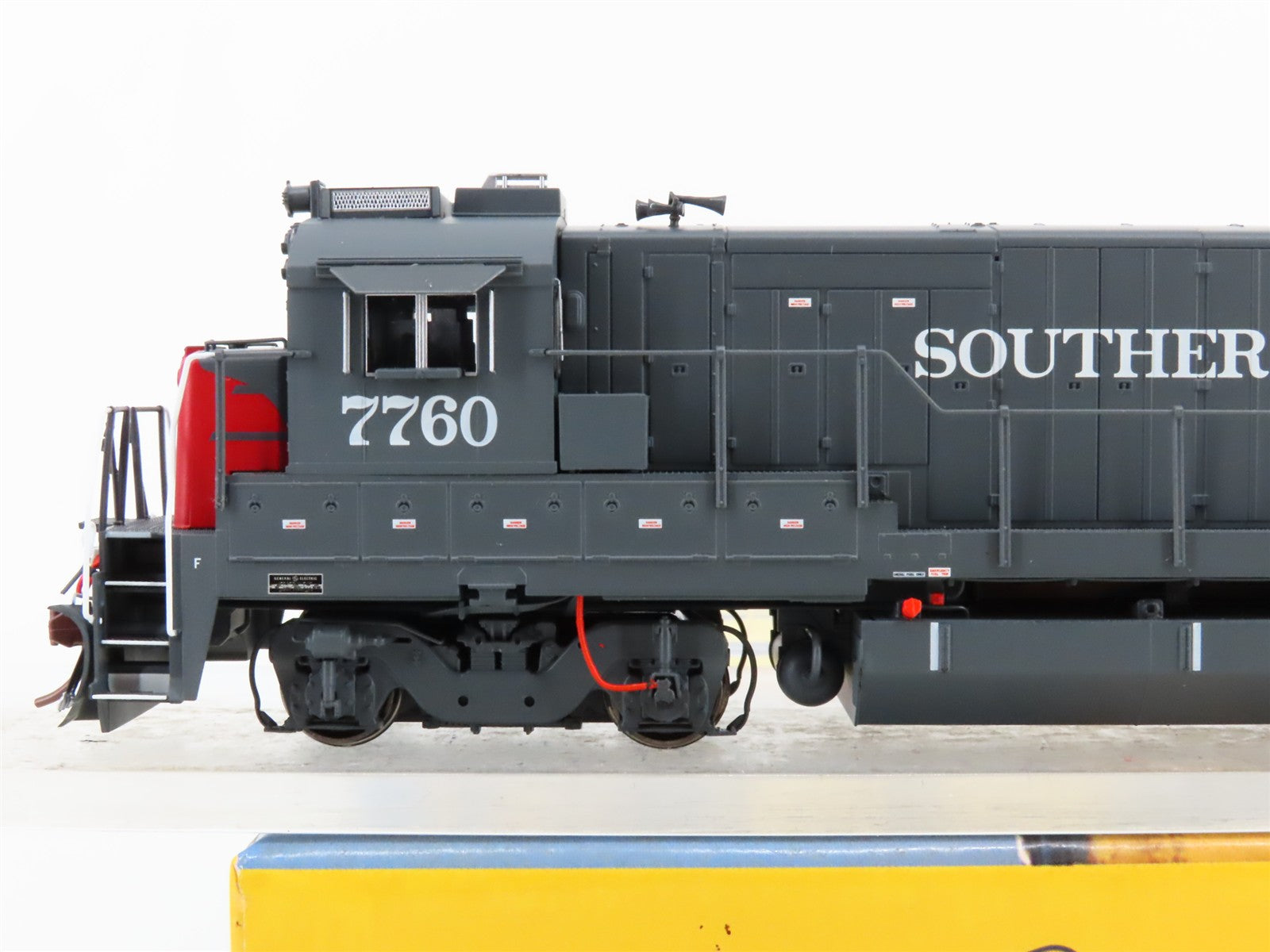 HO Scale Rapido 18541 SP Southern Pacific GE B36-7 Diesel #7760 DCC Sound