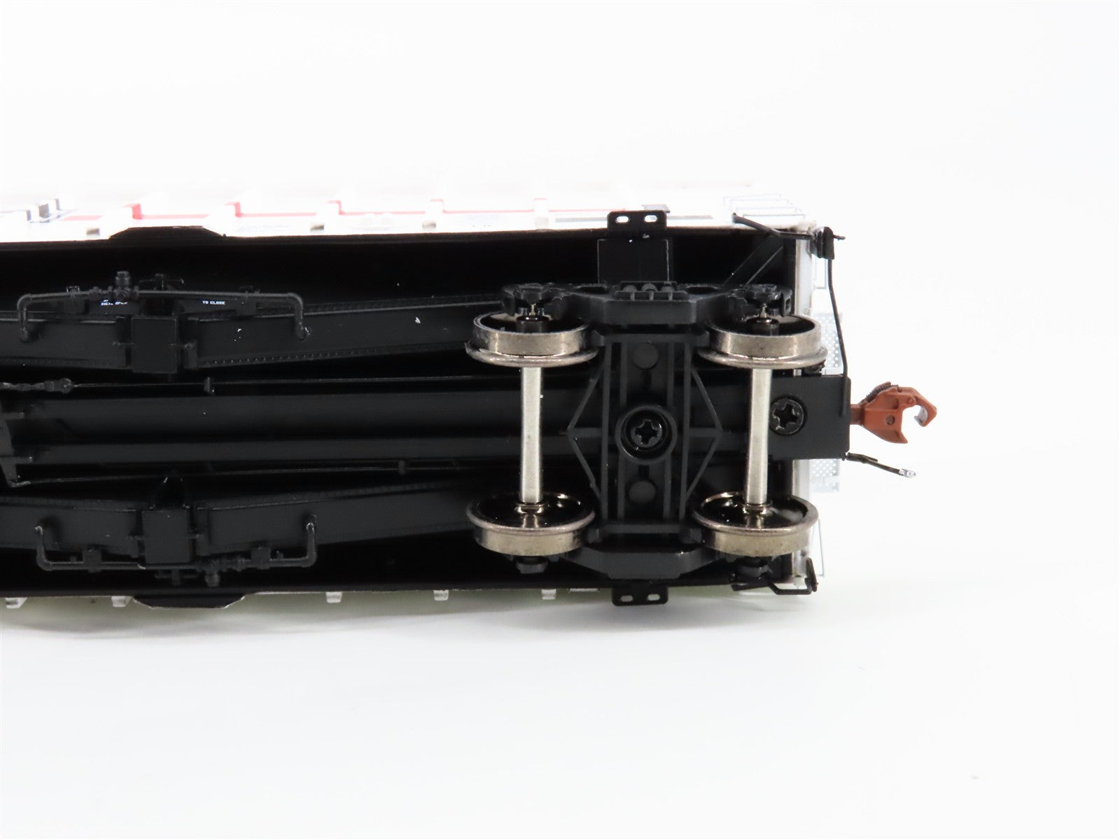 HO Scale Scaletrains.com SXT32990 GACX Champion Spark Plugs Hopper 46439 RTR