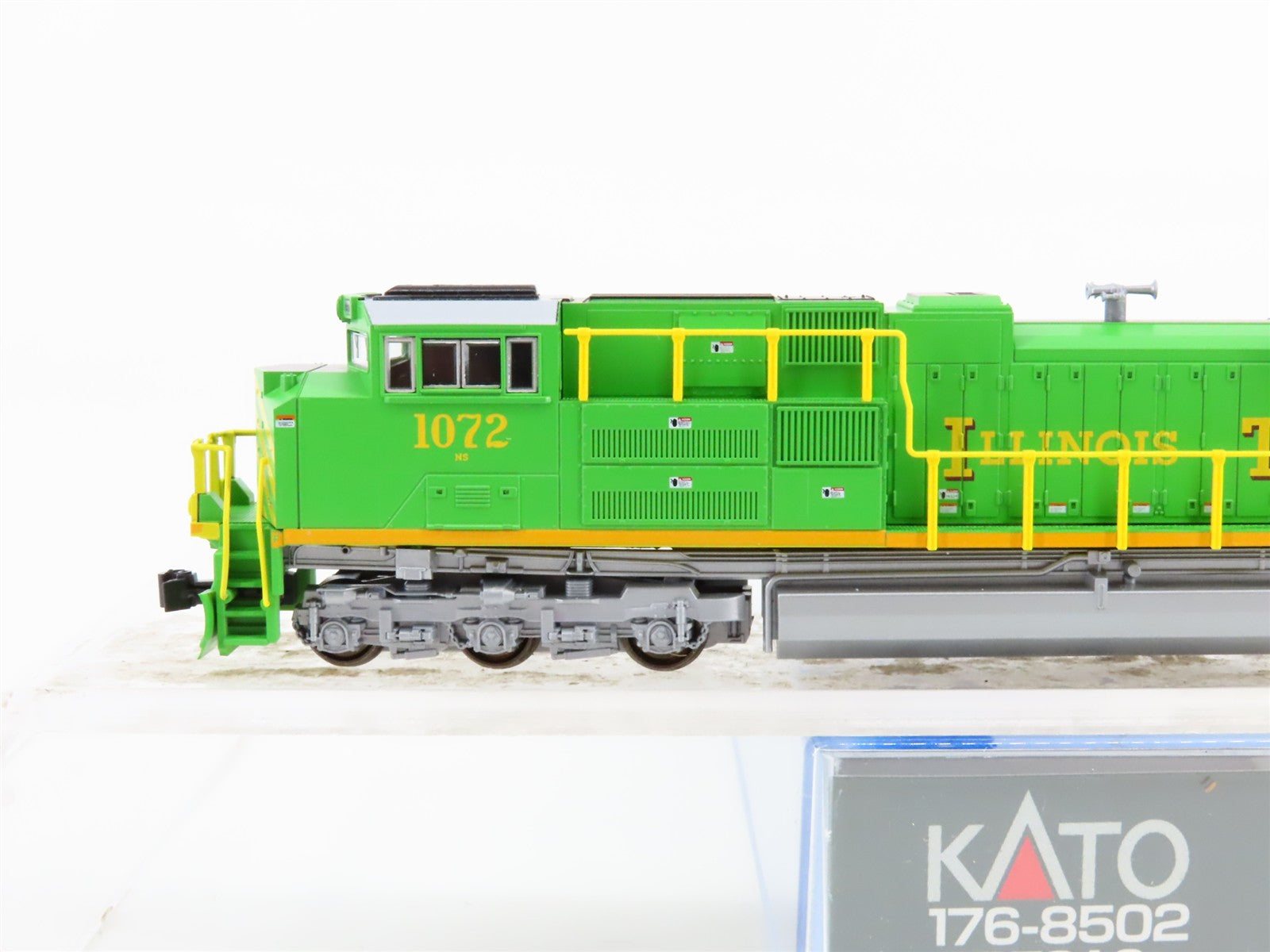 N Scale Kato 176-8502 NS Illinois Terminal Heritage SD70ACe Diesel #1072 wDCC