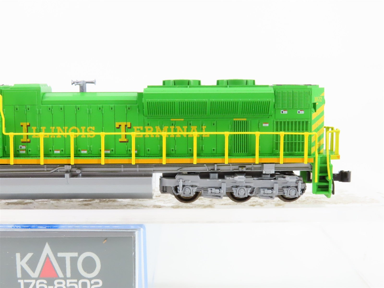 N Scale Kato 176-8502 NS Illinois Terminal Heritage SD70ACe Diesel #1072 wDCC