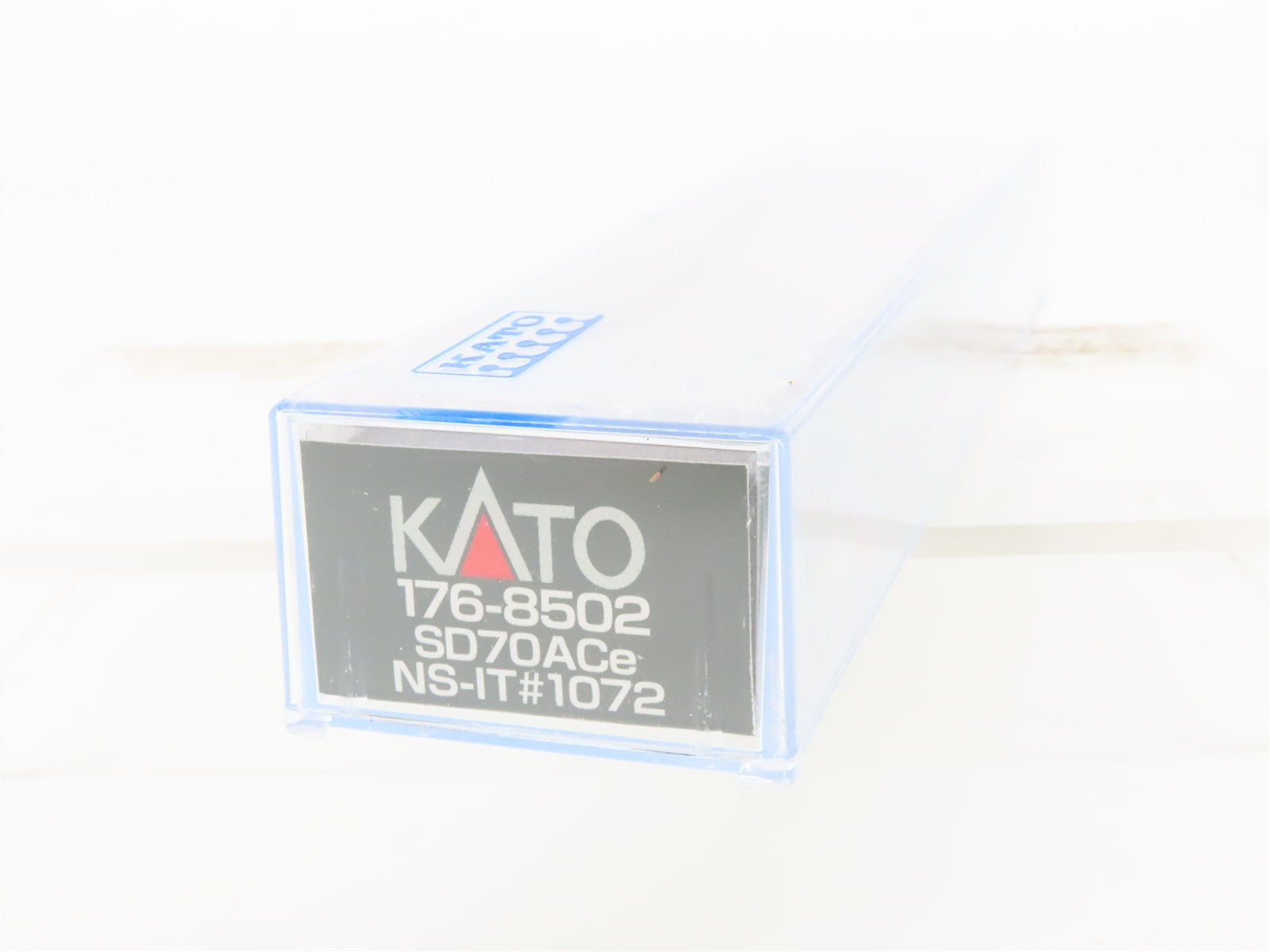 N Scale Kato 176-8502 NS Illinois Terminal Heritage SD70ACe Diesel #1072 wDCC