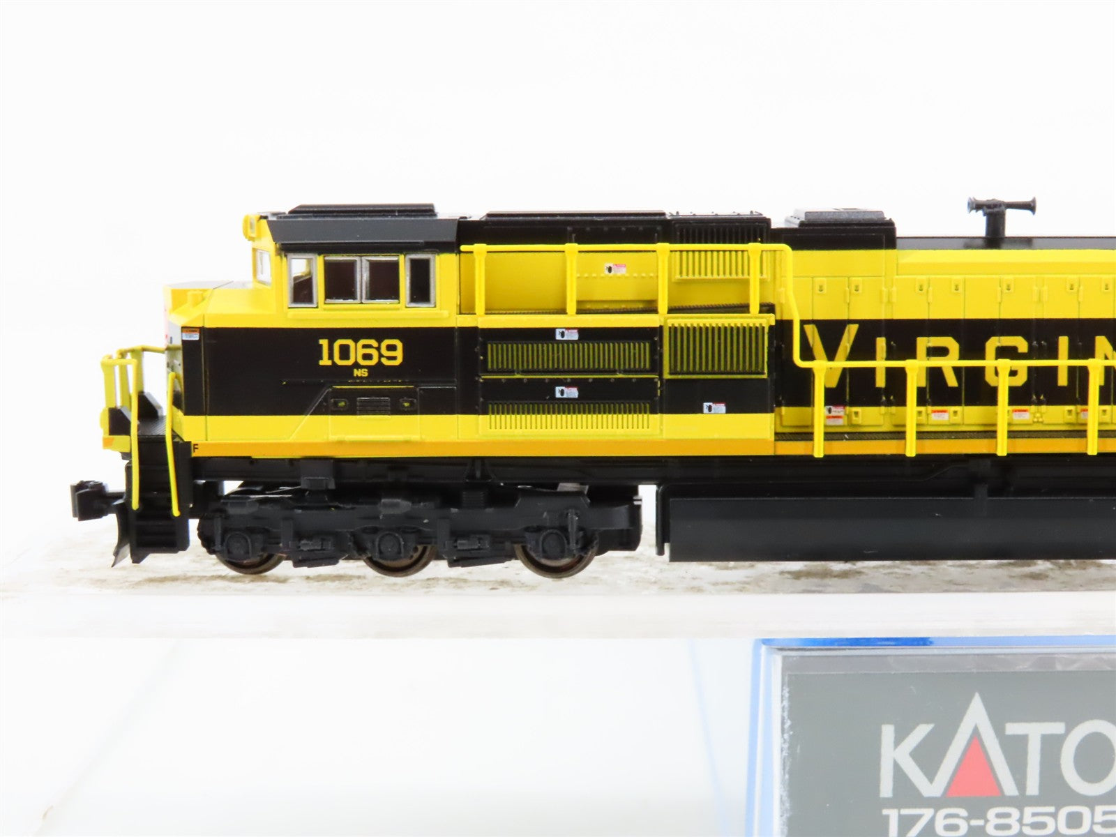 N Scale Kato 176-8505 NS Virginian Heritage SD70ACe Diesel Loco #1069 wDCC