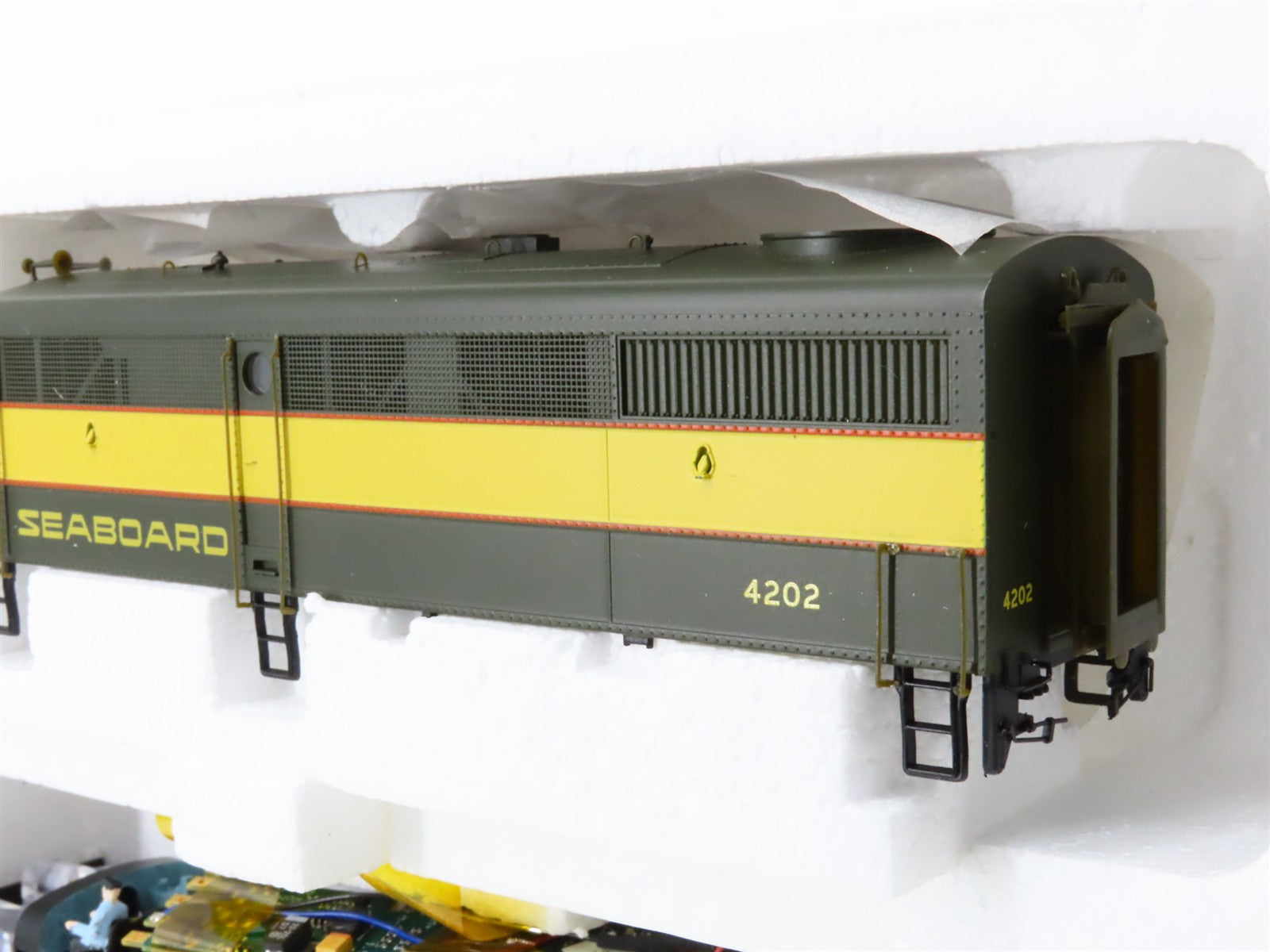 HO Scale Proto 2000 SAL Seaboard FA1 Diesel Locomotive #4202 wDCC & Sound