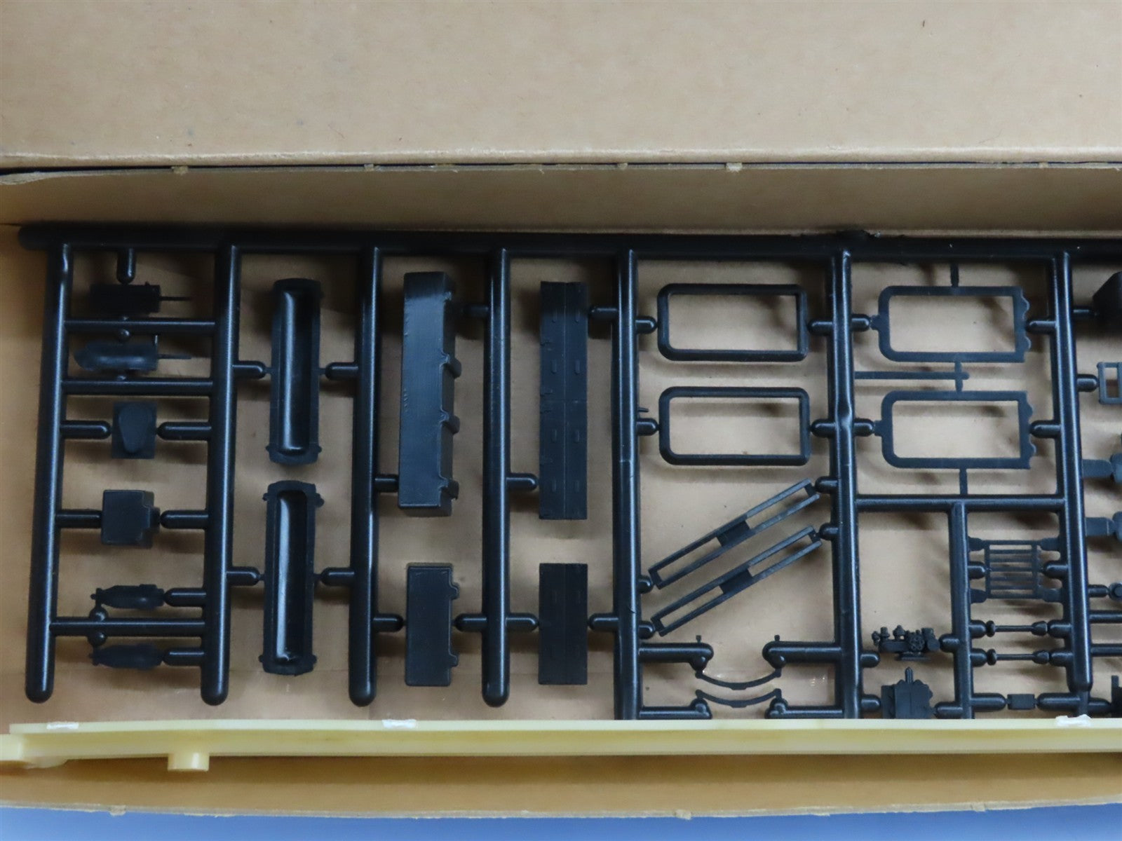 HO Scale Bethlehem Car Works 221 63' Class CVi Suburban 63' Steel Unbuilt Kit