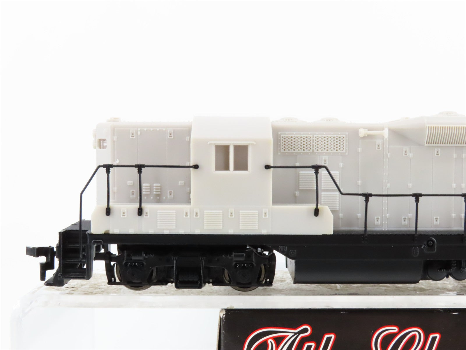 HO Scale Atlas Classic 8401 Undecorated GP7 Diesel Locomotive