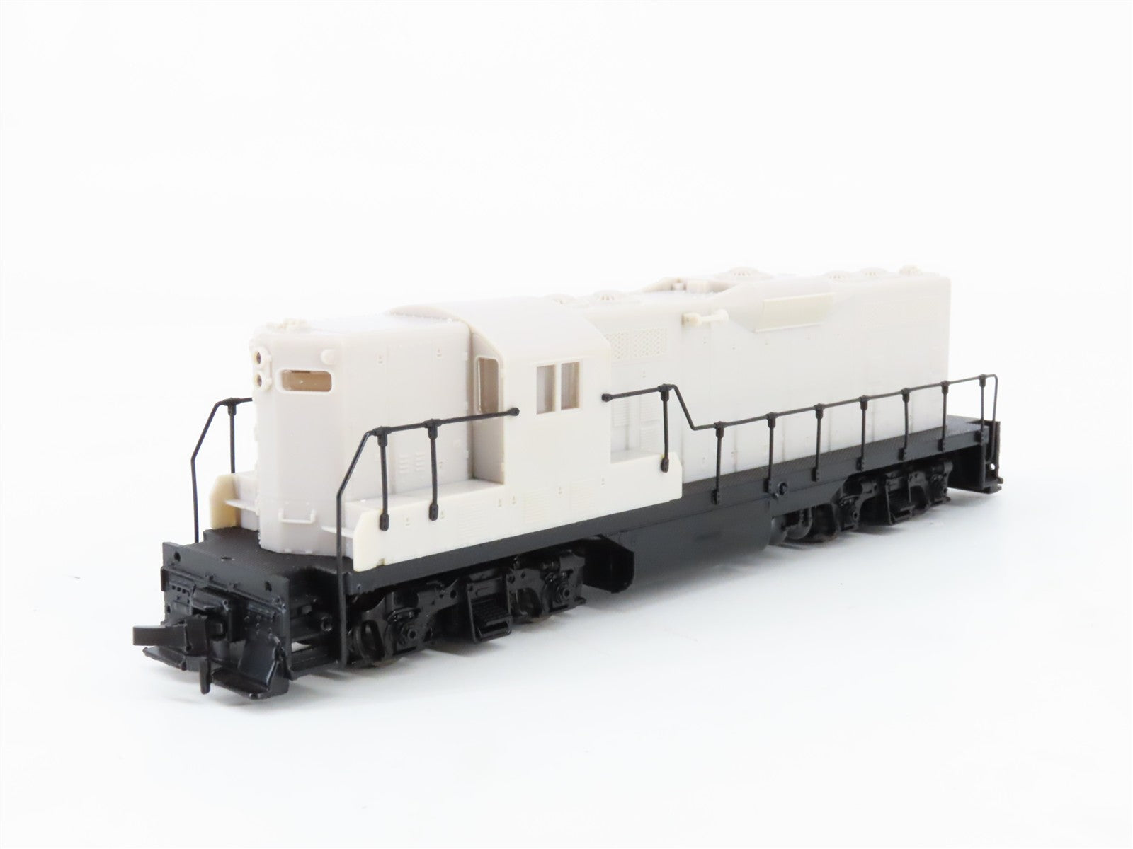 HO Scale Atlas Classic 8401 Undecorated GP7 Diesel Locomotive