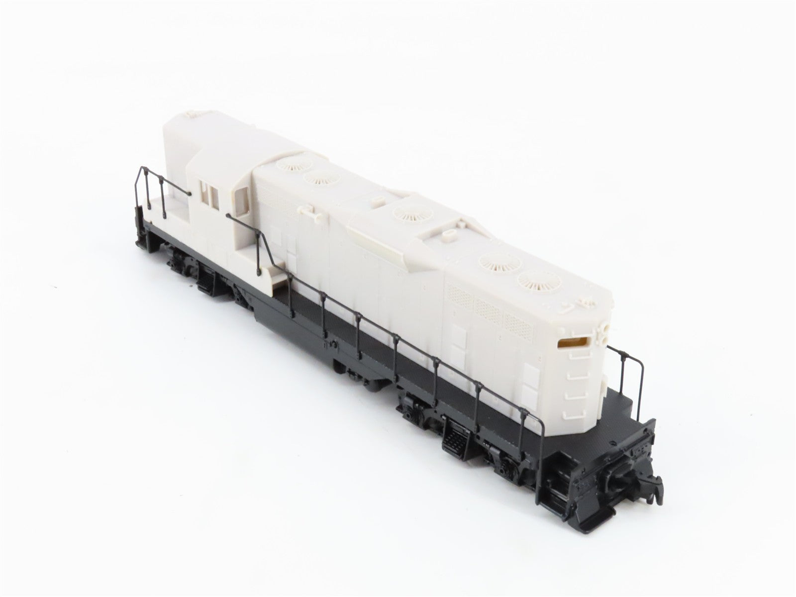 HO Scale Atlas Classic 8401 Undecorated GP7 Diesel Locomotive