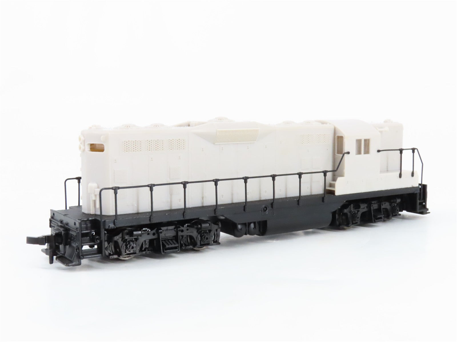 HO Scale Atlas Classic 8401 Undecorated GP7 Diesel Locomotive