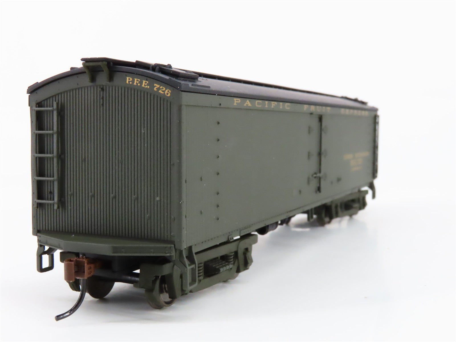 HO Scale Walthers 932-5472 PFE Pacific Fruit Express Wood Reefer 726 RTR
