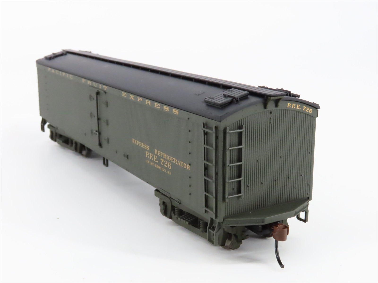 HO Scale Walthers 932-5472 PFE Pacific Fruit Express Wood Reefer 726 RTR