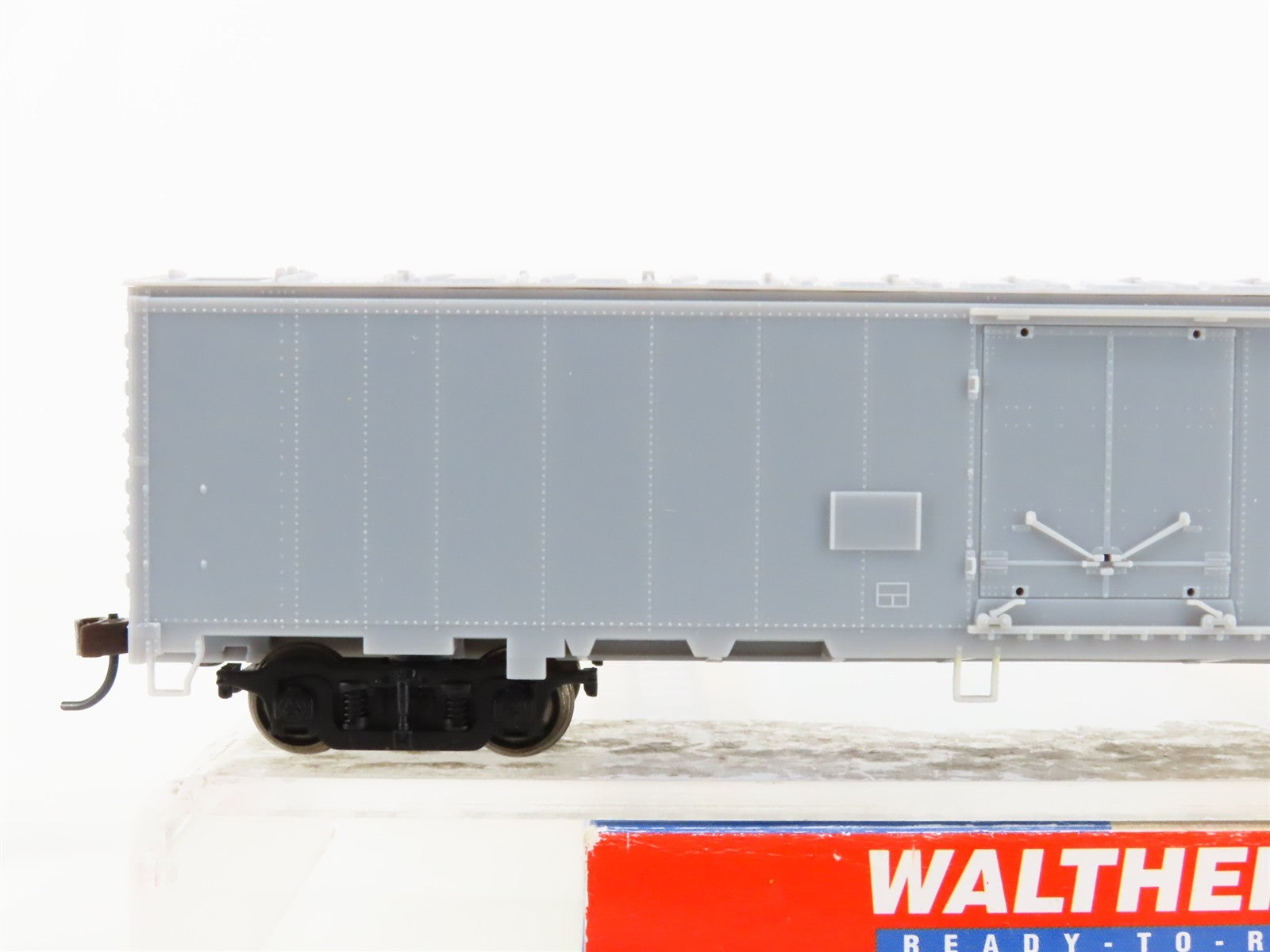 HO Scale Walthers 932-6240 50' REA Express Reefer RTR