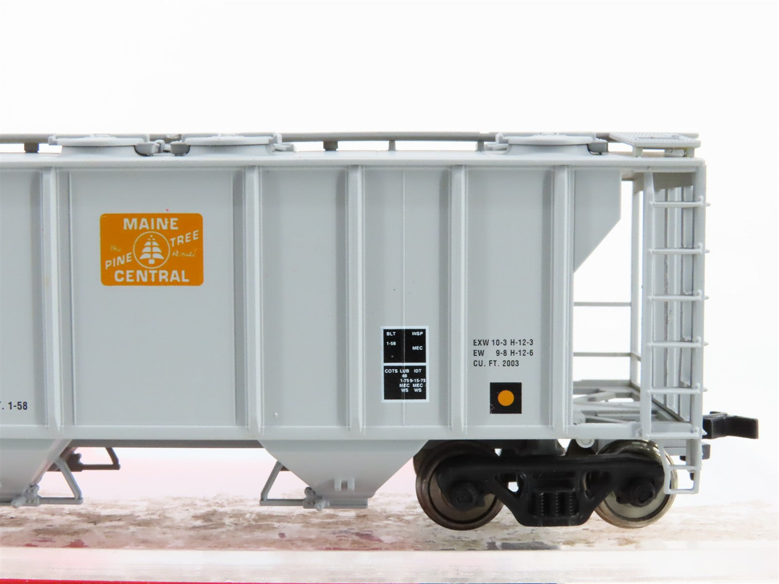 HO Scale Atlas 1818 MEC Maine Central 2-Bay Covered Hopper 2492 RTR