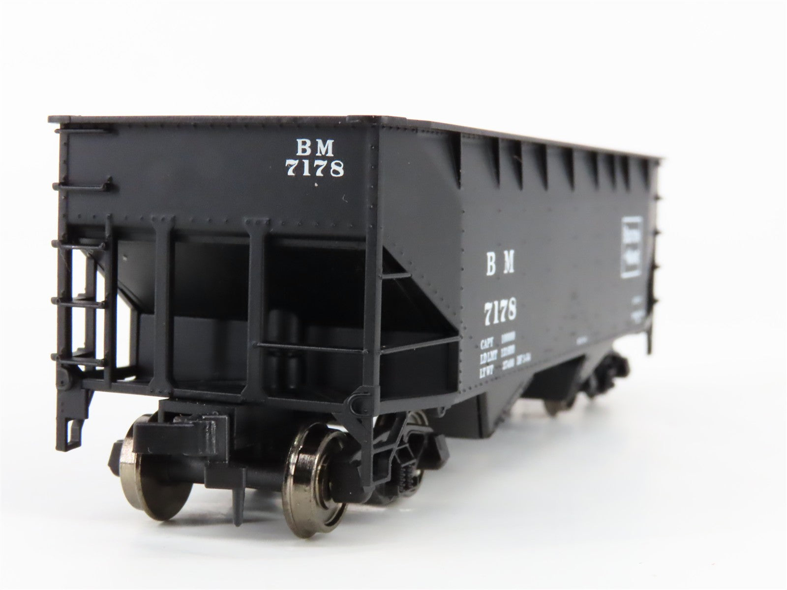 HO Scale Atlas 1862 BM Boston & Maine 2-Bay Offset Side Hopper 7178 RTR