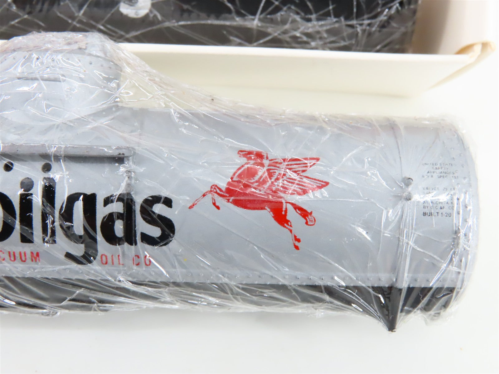 HO Scale Walthers 932-9084 Mobilgas 36' Tank Car 3-Pack 831, 1317 Unbuilt Kit