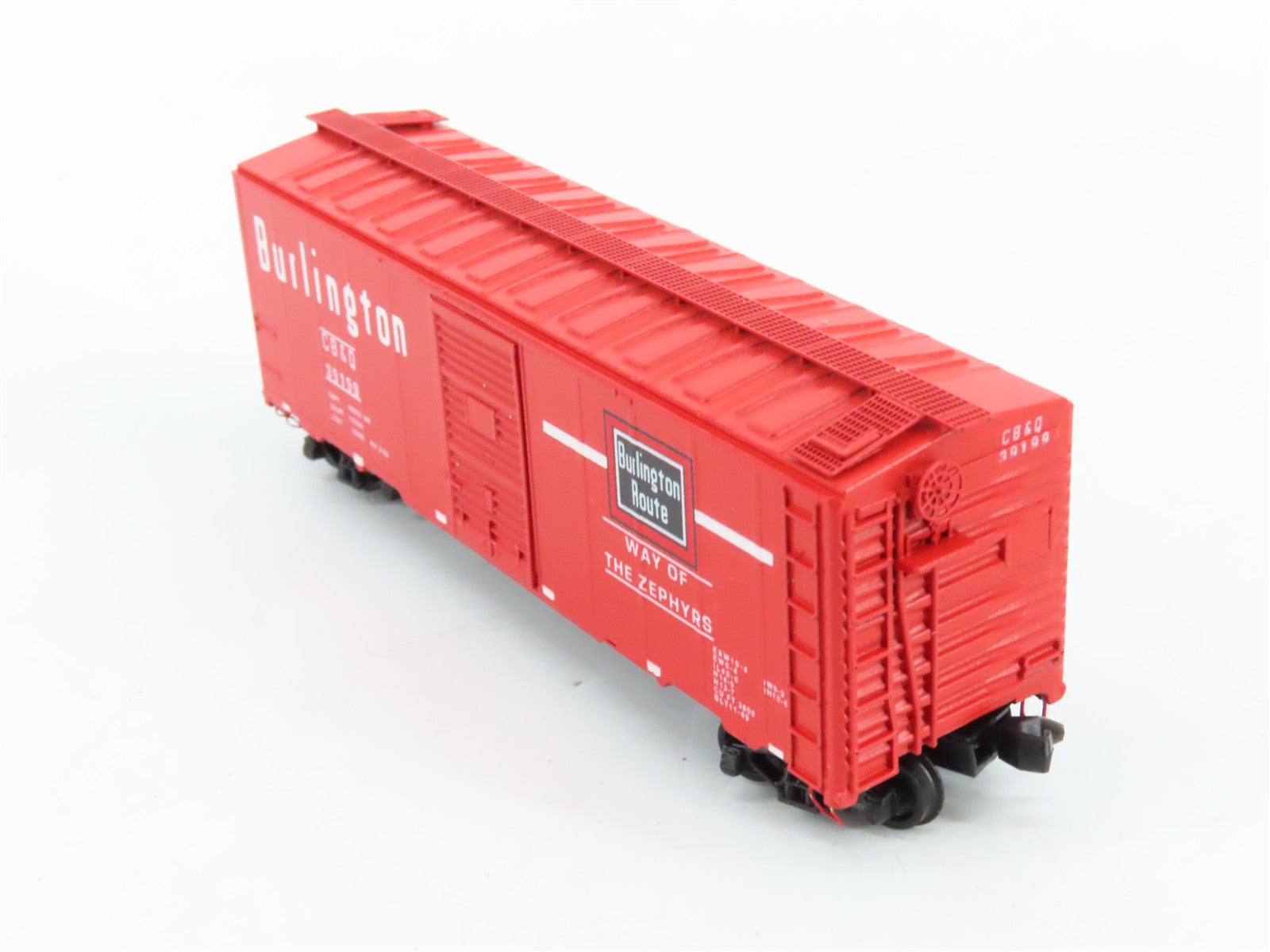 N Scale Deluxe Innovations 141112 CB&Q Burlington 40' Box Car 39199