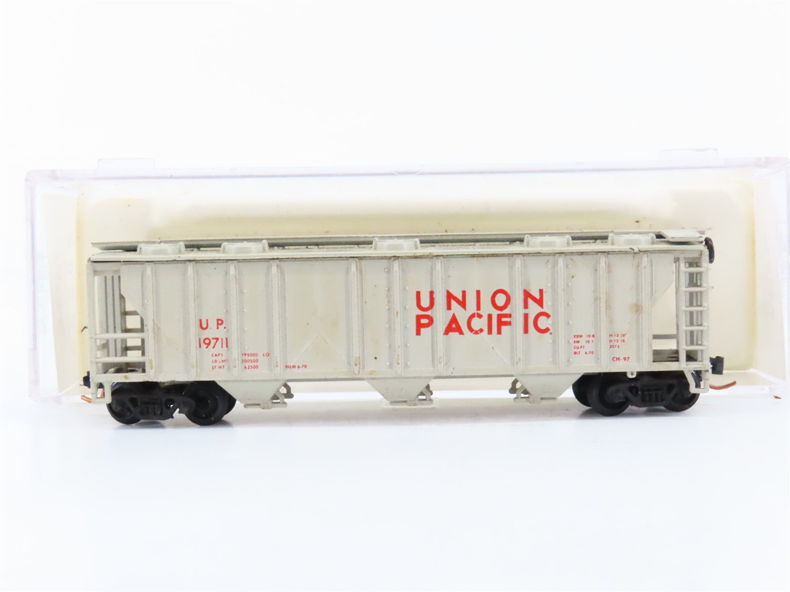 N Scale Atlas 3263 UP Union Pacific 3-Bay Covered Hopper  19711