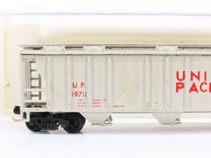 N Scale Atlas 3263 UP Union Pacific 3-Bay Covered Hopper  19711