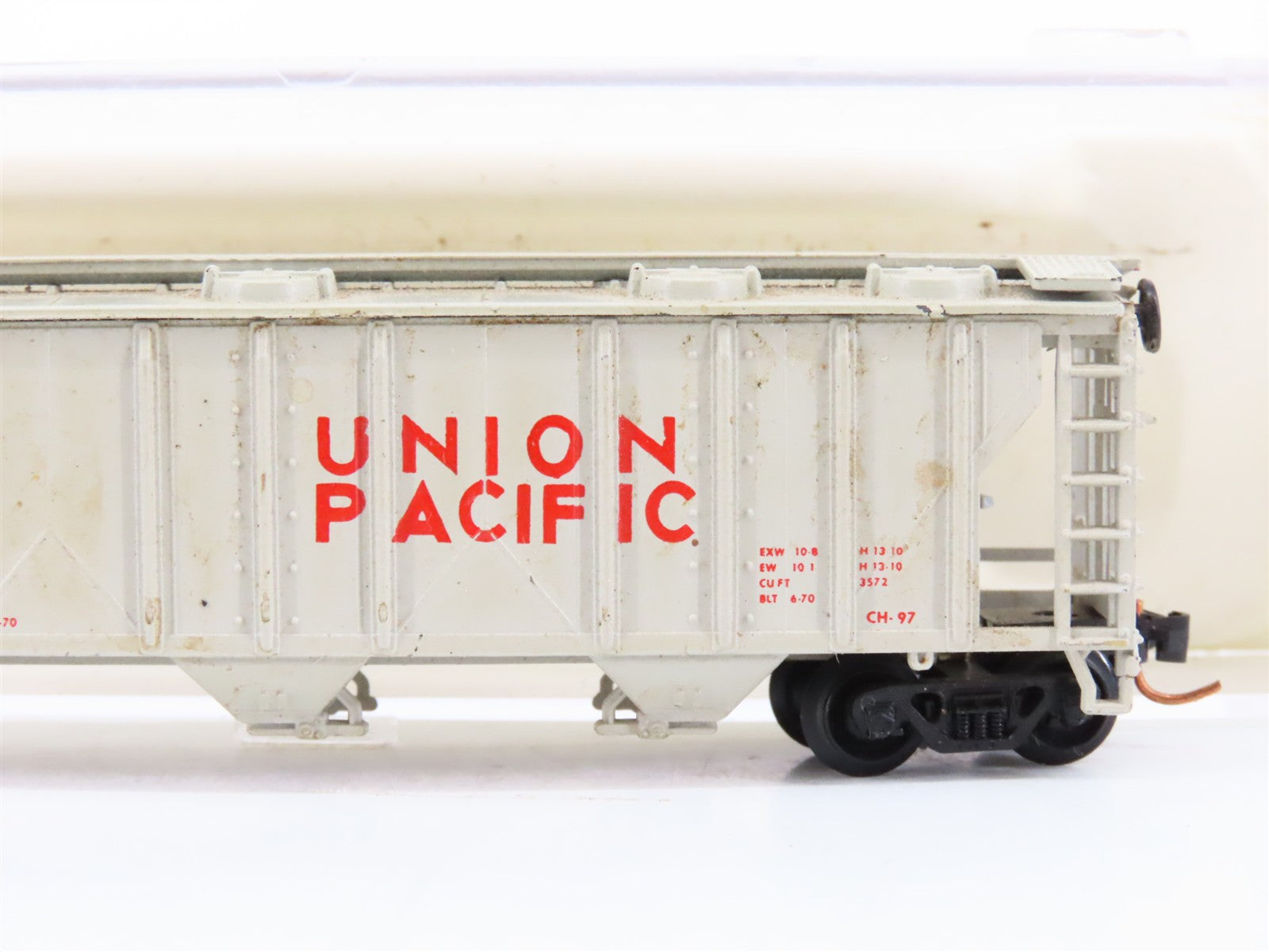 N Scale Atlas 3263 UP Union Pacific 3-Bay Covered Hopper  19711
