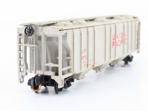 N Scale Atlas 3263 UP Union Pacific 3-Bay Covered Hopper  19711