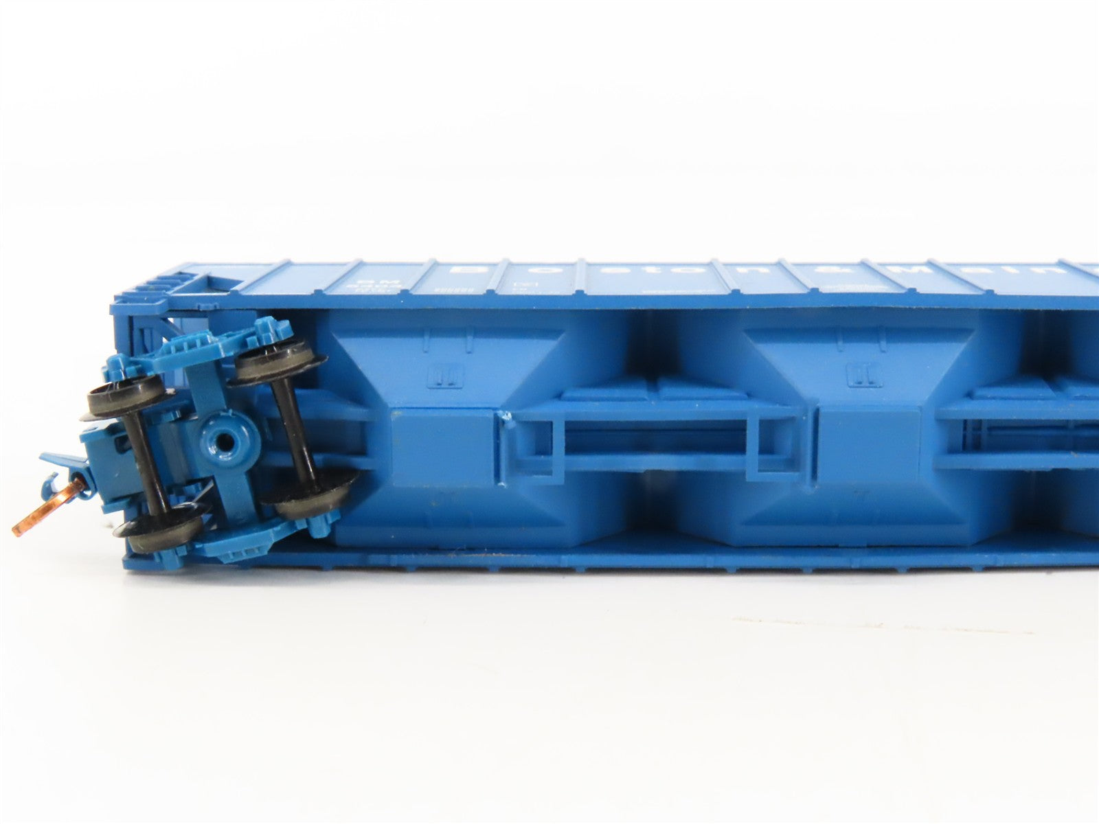 N Scale Micro-Trains MTL 09900060 B&M Boston & Maine 3-Bay Covered Hopper 5404