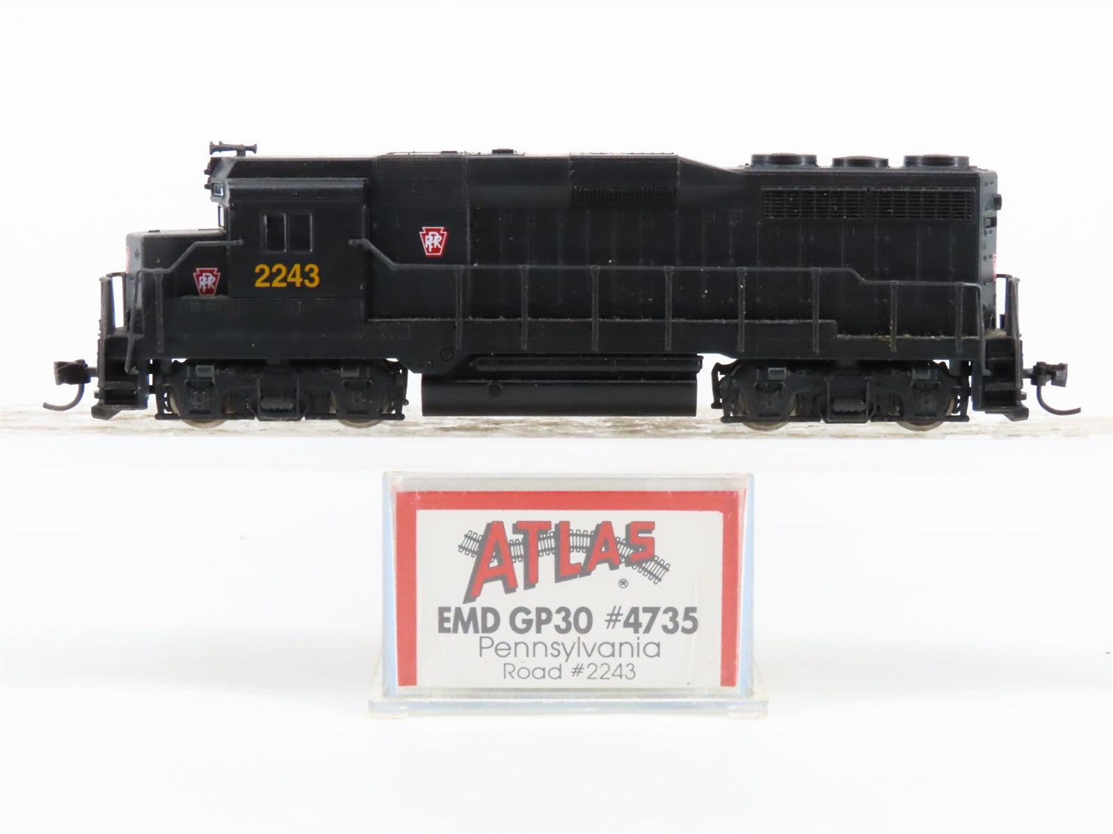 N Scale Atlas 4735 PRR Pennsylvania GP30 Diesel Locomotive #2243 wDCC