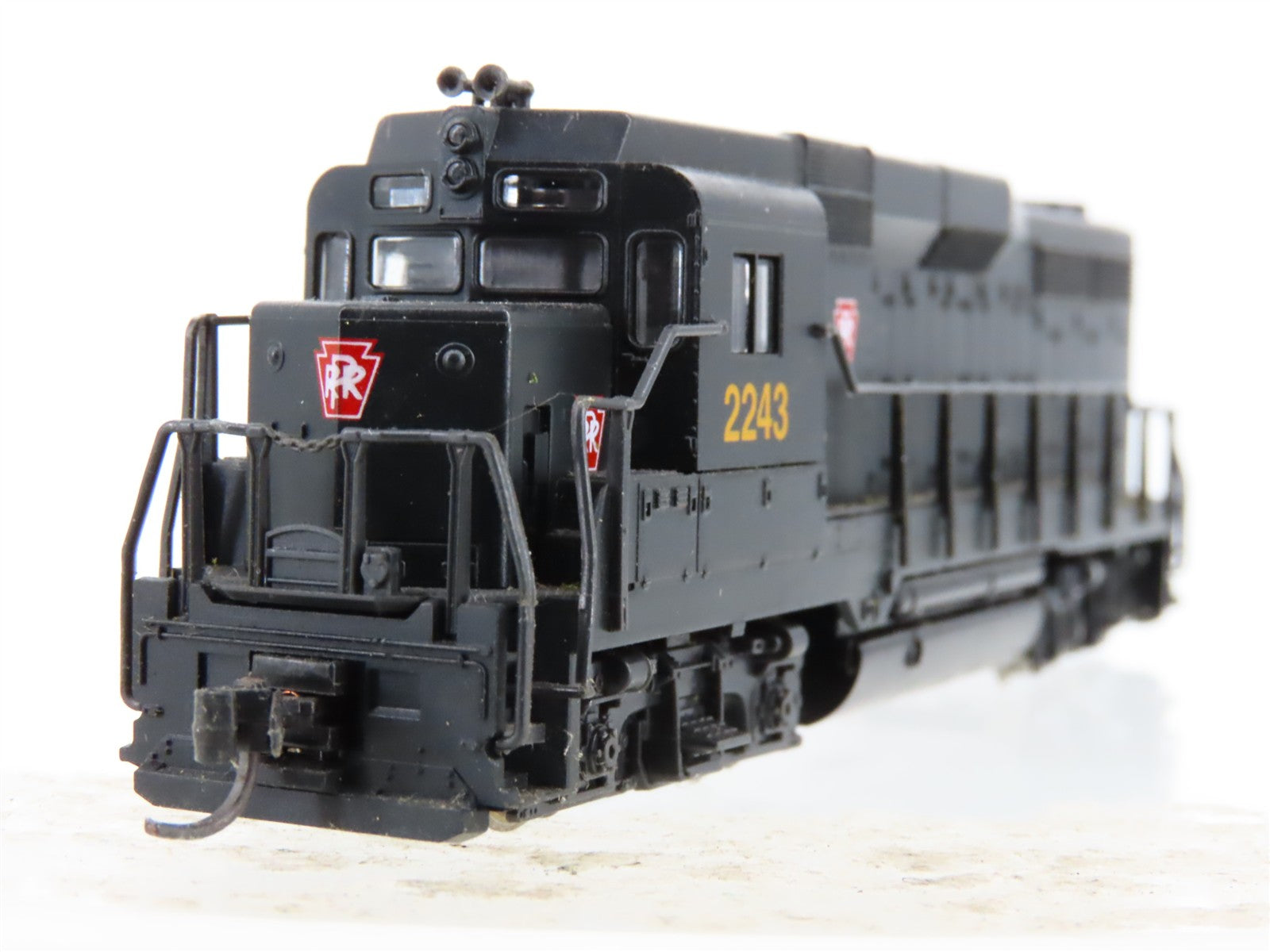 N Scale Atlas 4735 PRR Pennsylvania GP30 Diesel Locomotive #2243 wDCC