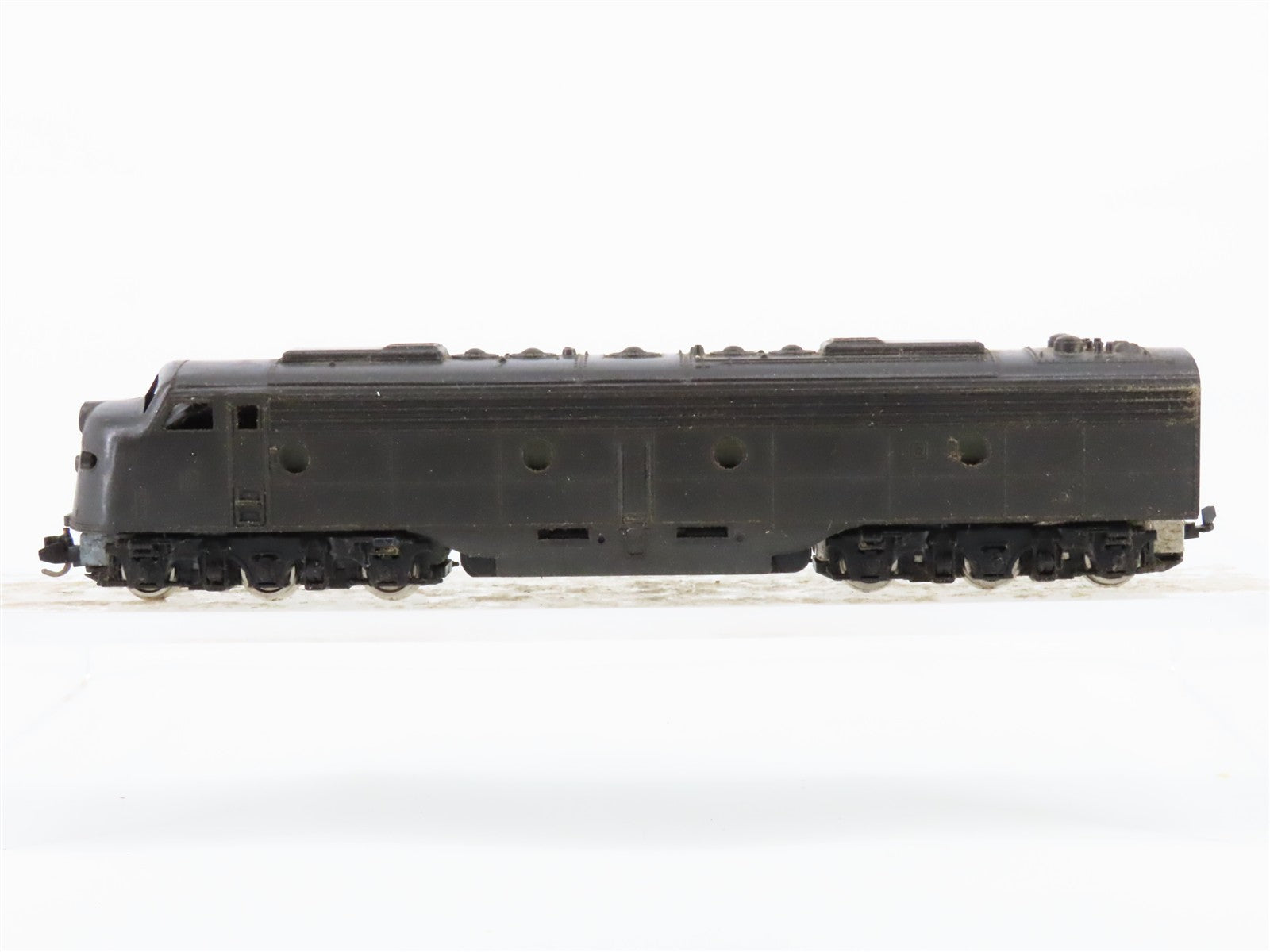 N Scale Con-Cor Undecorated E8/9A Diesel Locomotive