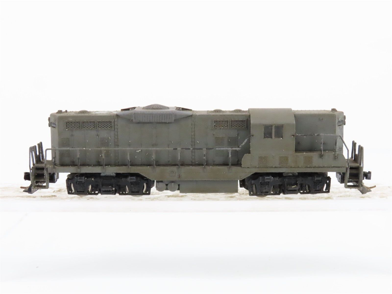 N Scale Kato Undecorated GP7 Diesel Locomotive