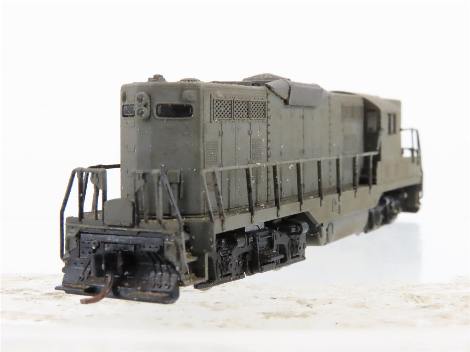 N Scale Kato Undecorated GP7 Diesel Locomotive