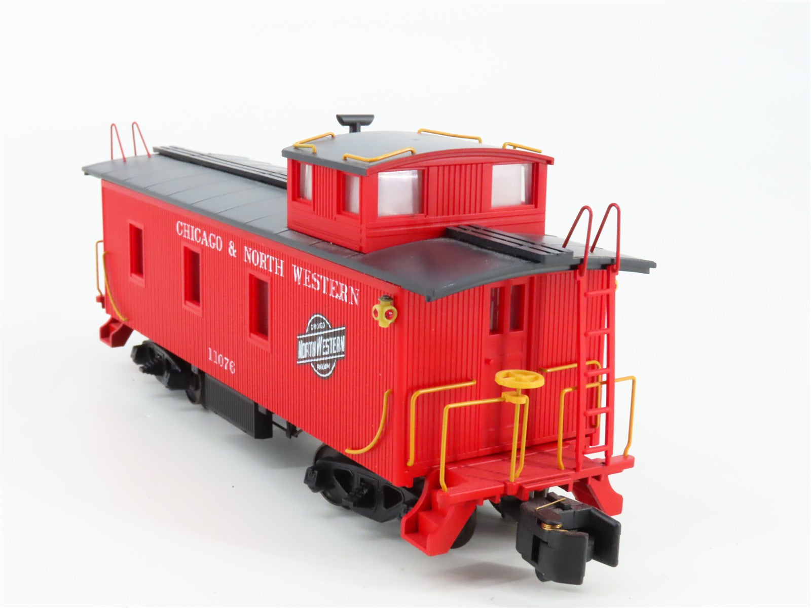 S Scale American Models 7507 Chicago & North Western Wood Caboose Lighted RTR