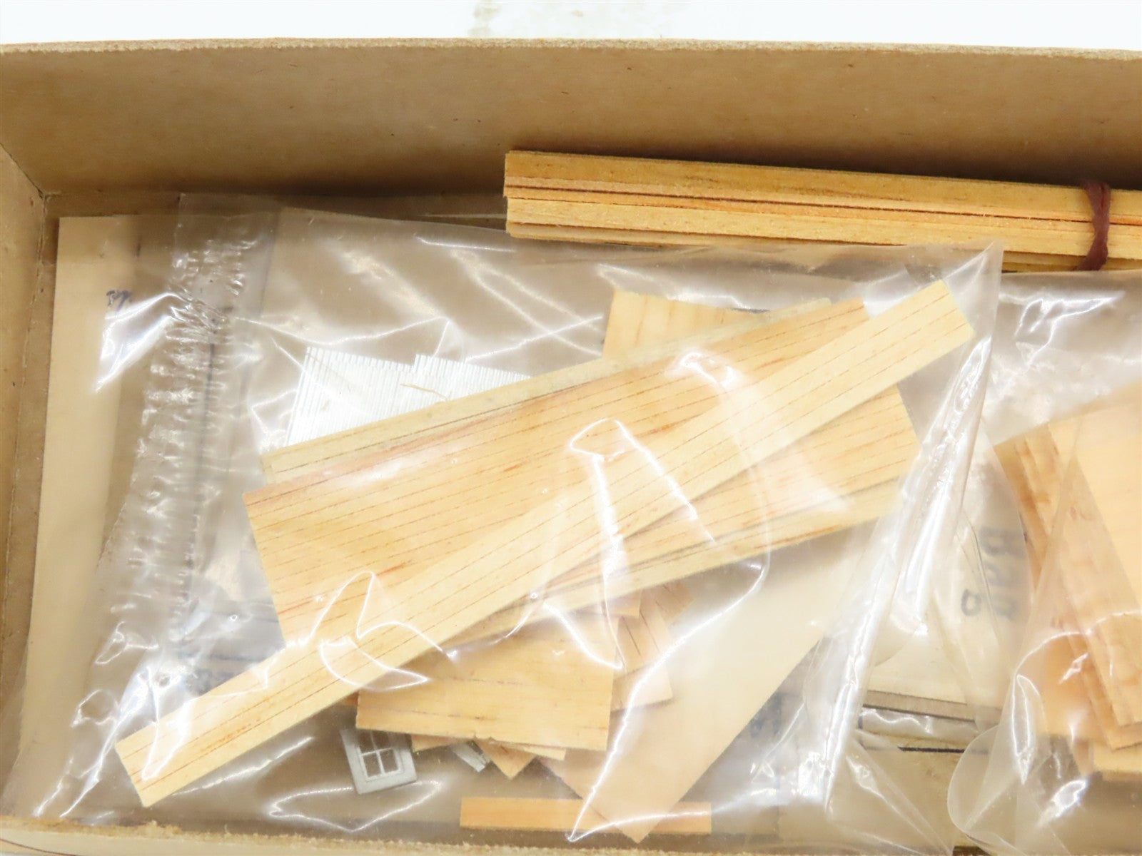 N Scale Campbell 445 Grain Elevator Building Kit