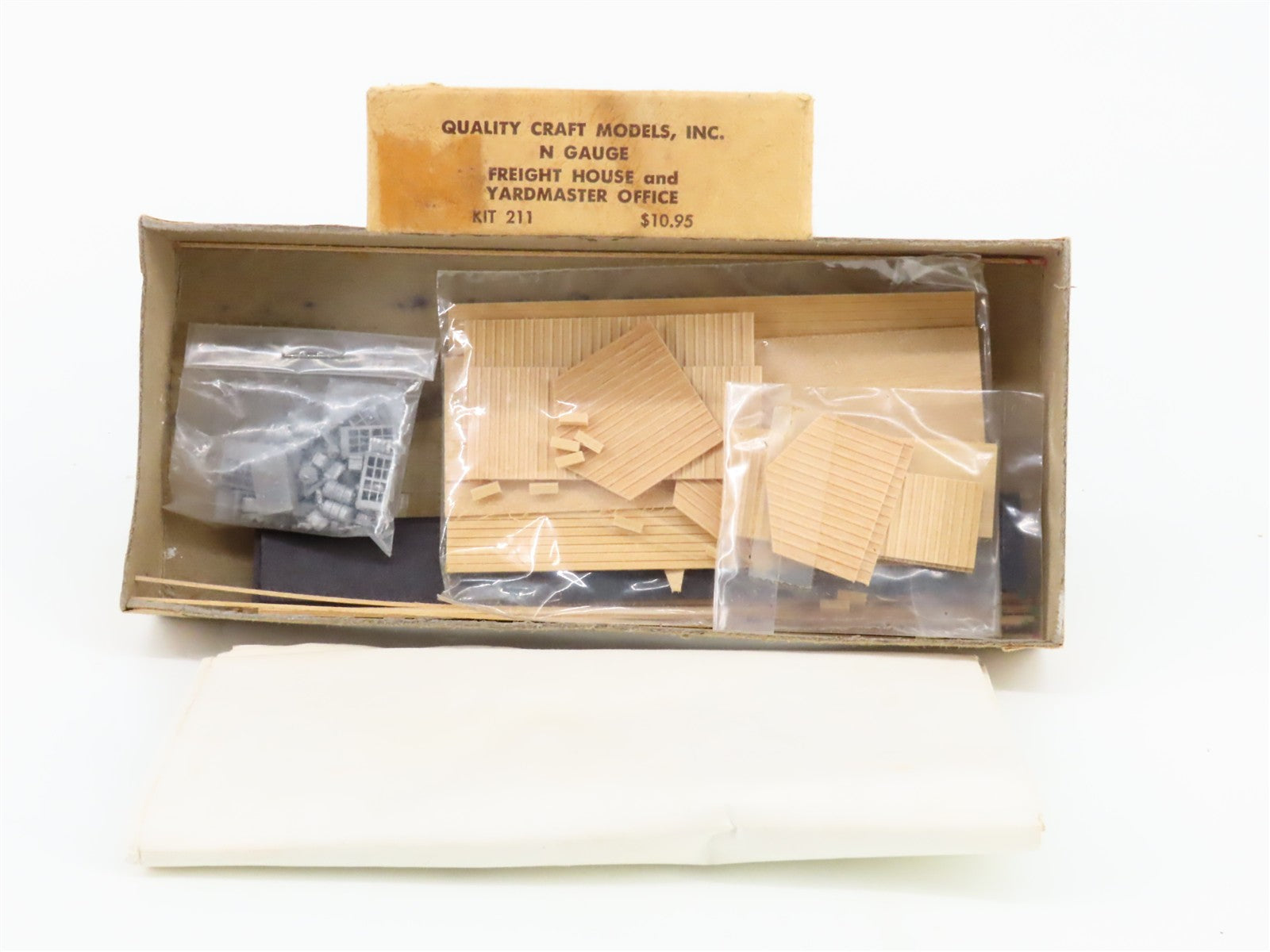 N Scale Quality Craft 211 Freight House & Yardmaster Office Building Kit