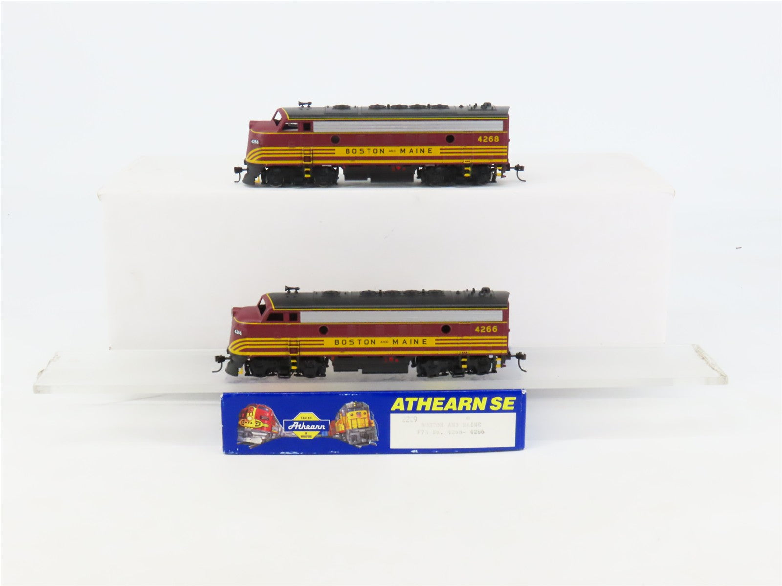 HO Scale Athearn 2209 B&M Boston & Maine F7 A/A Diesel Locomotive Set