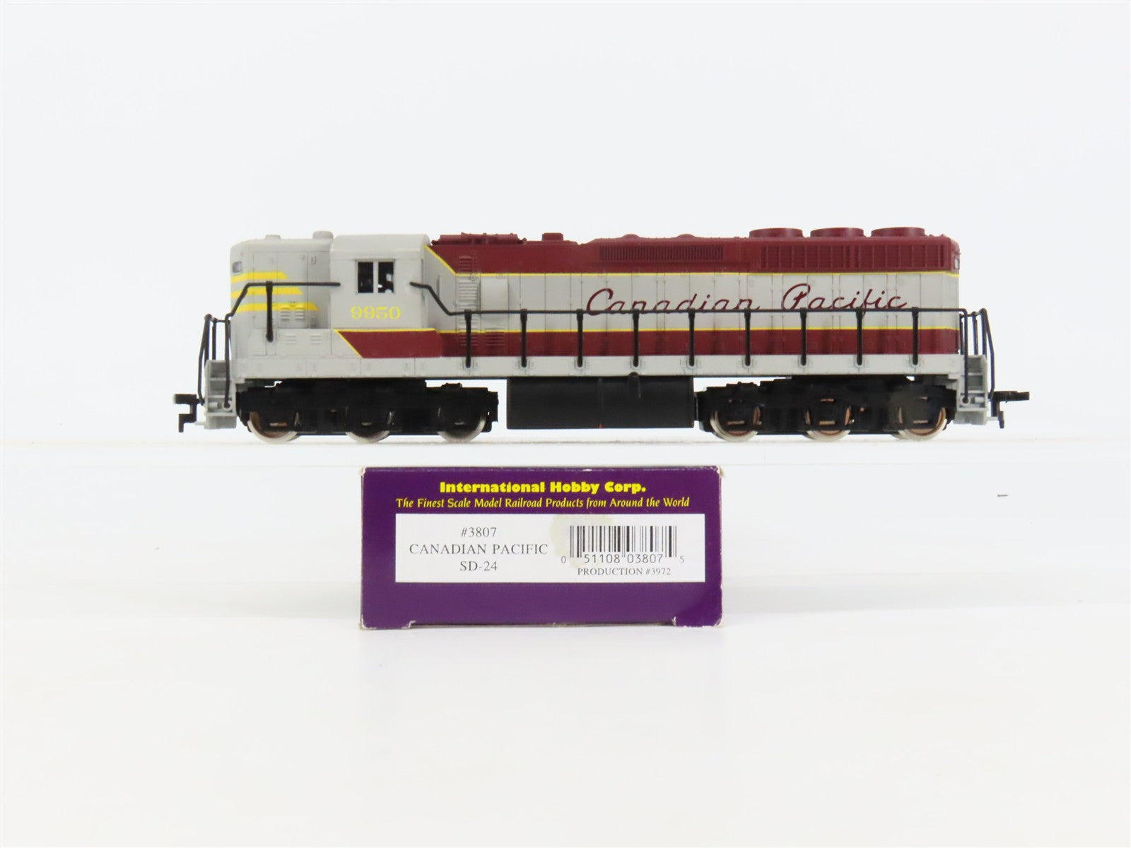 HO Scale IHC 3807 CP Canadian Pacific SD24 Diesel Locomotive #9950